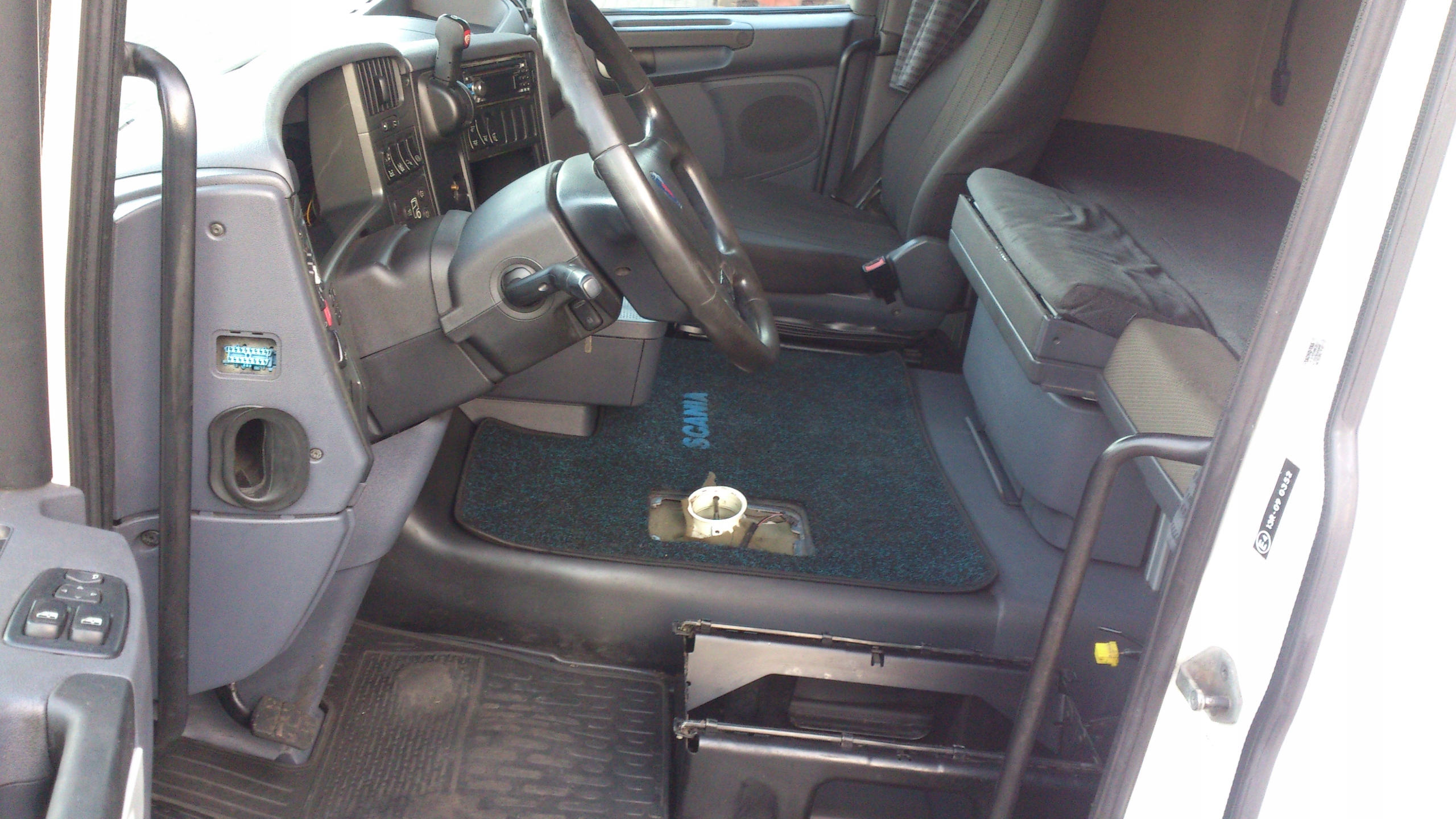 KABINA CR 19 SCANIA R MAŁY SCHOWEK - obrazek 7