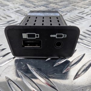 PANEL GNIAZDO AUX USB SCANIA NTG