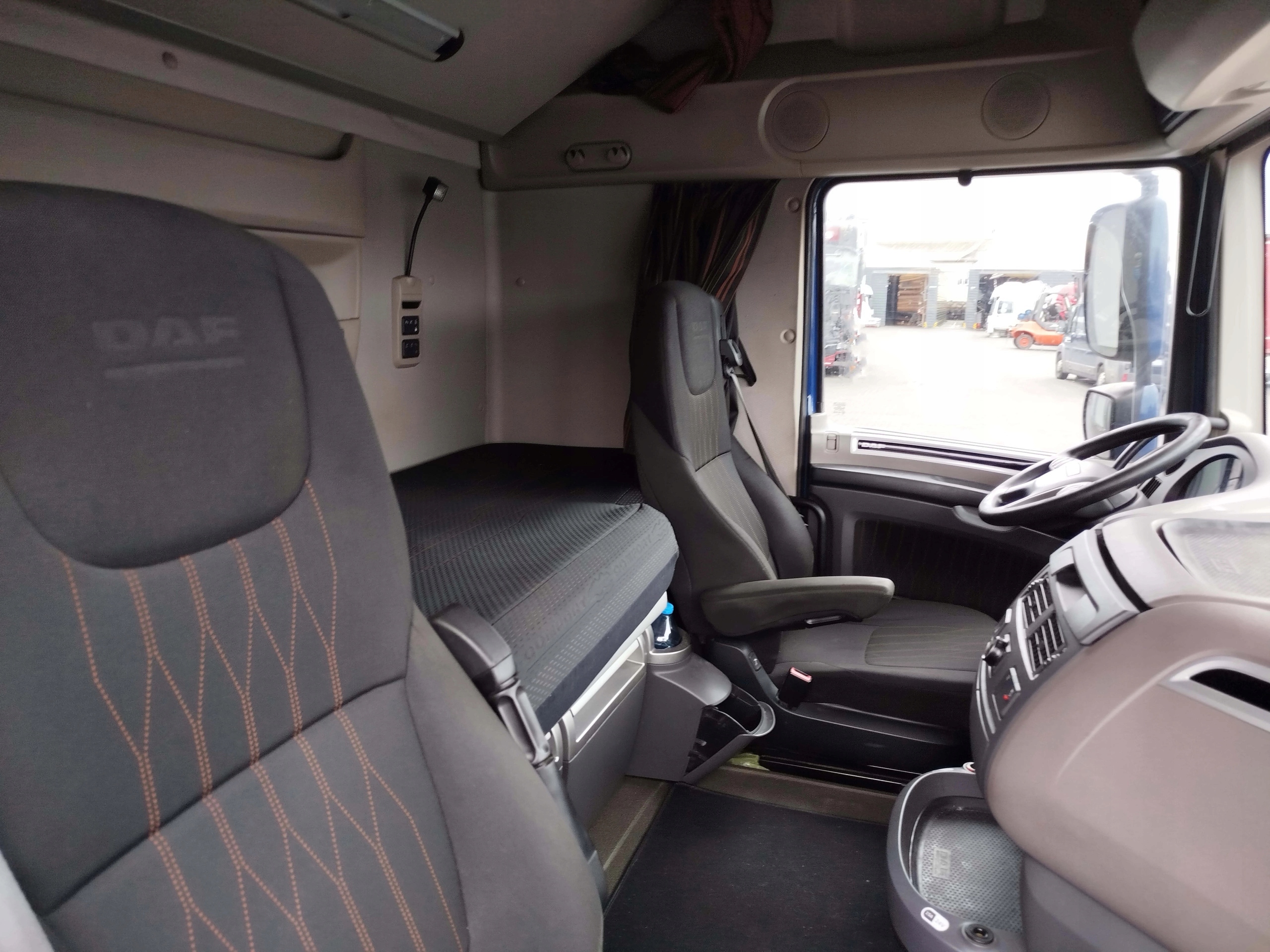 KABINA DAF XF 106 LIFT - obrazek 9