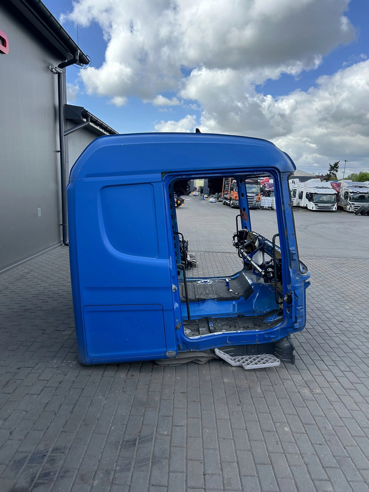 KABINA GOŁA SZKIELET SCANIA CR19 XPI 2013 ROK - obrazek 5