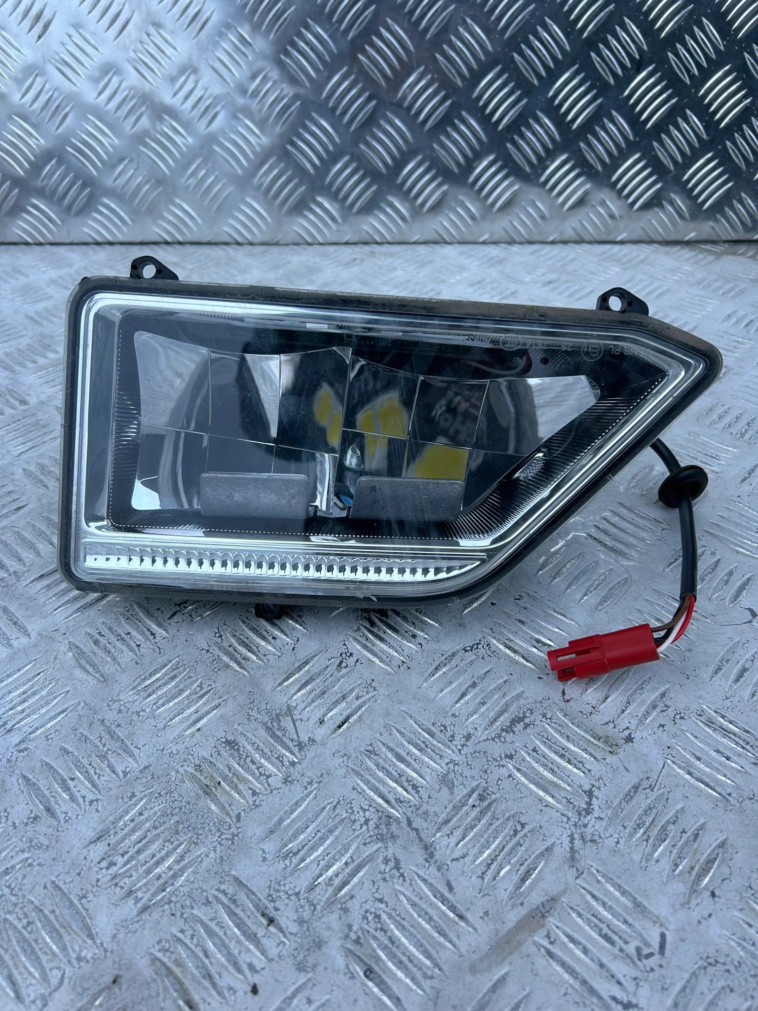 HALOGEN DACHOWY GLOBU SCANIA NTG LEWY