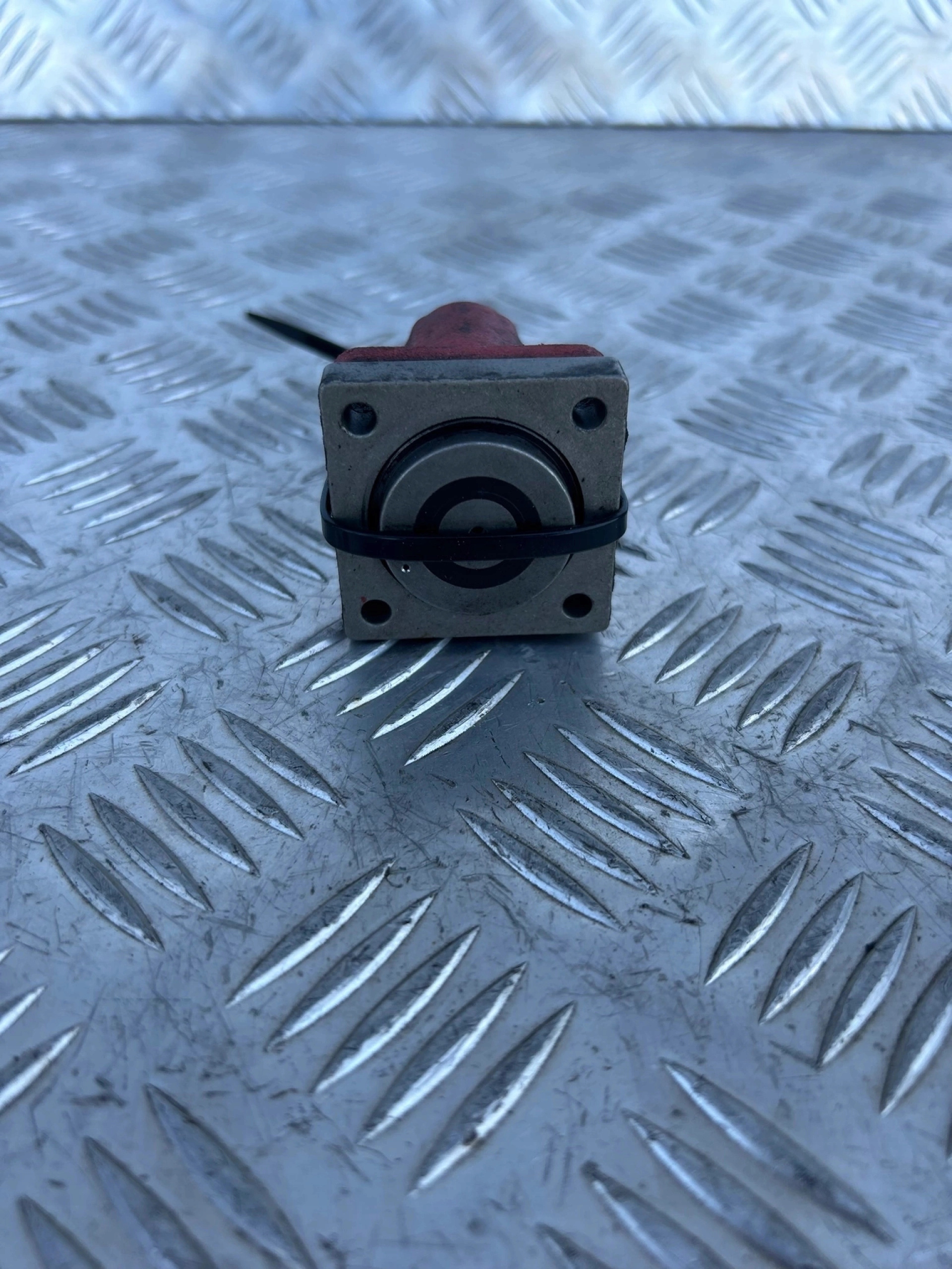 ZAWÓR PALIWA SCANIA 4 - obrazek 3