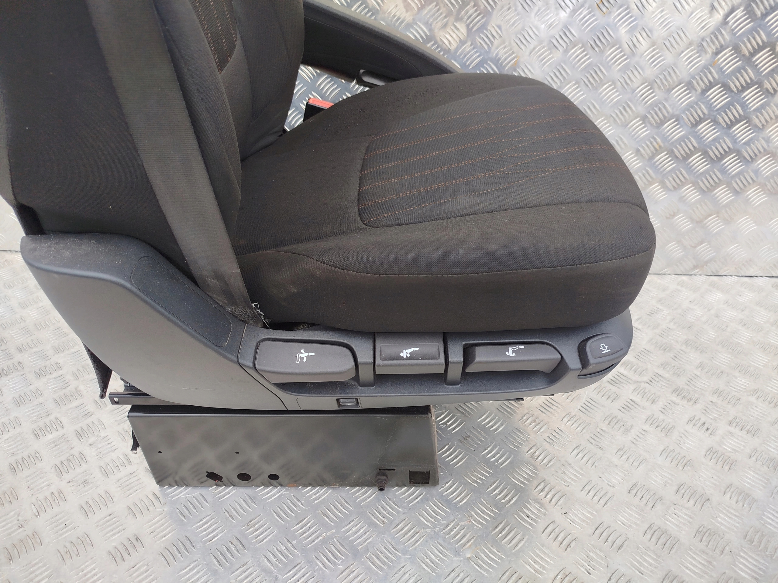 FOTEL PASAŻERA PNEUMATYCZNY DAF XF 106 LIFT - obrazek 7