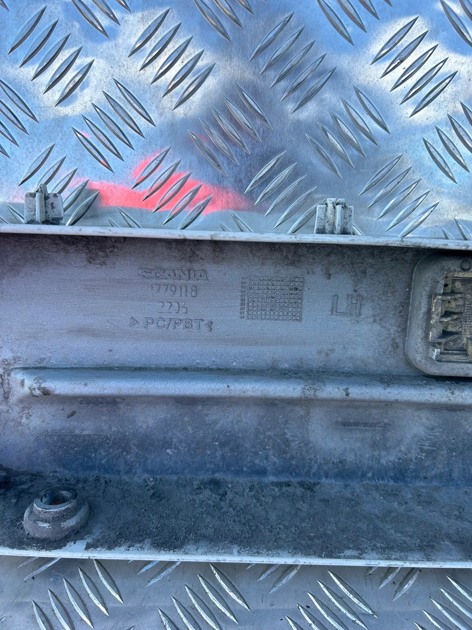 OSŁONA STOPNIA STOPNICA SCANIA R - obrazek 3