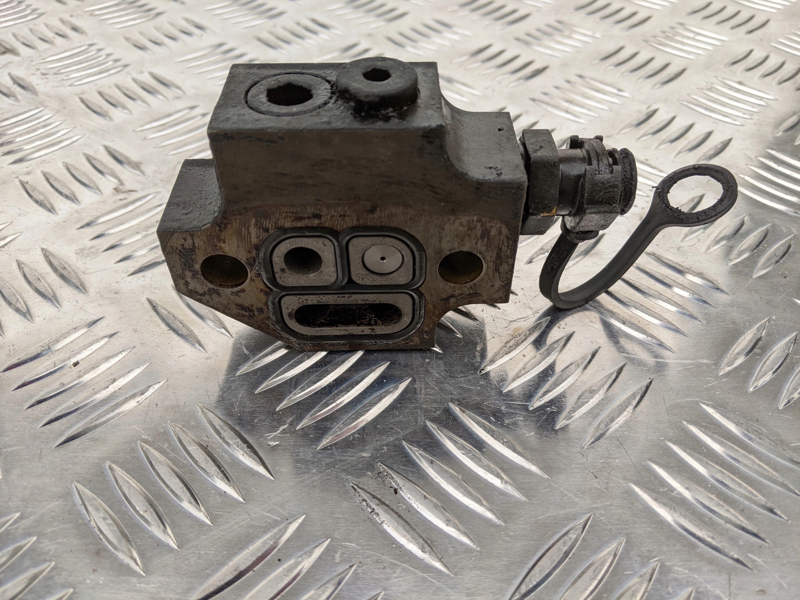 ZAWÓR ZAWOREK ZWROTNY PALIWA DAF XF 105 - obrazek 2