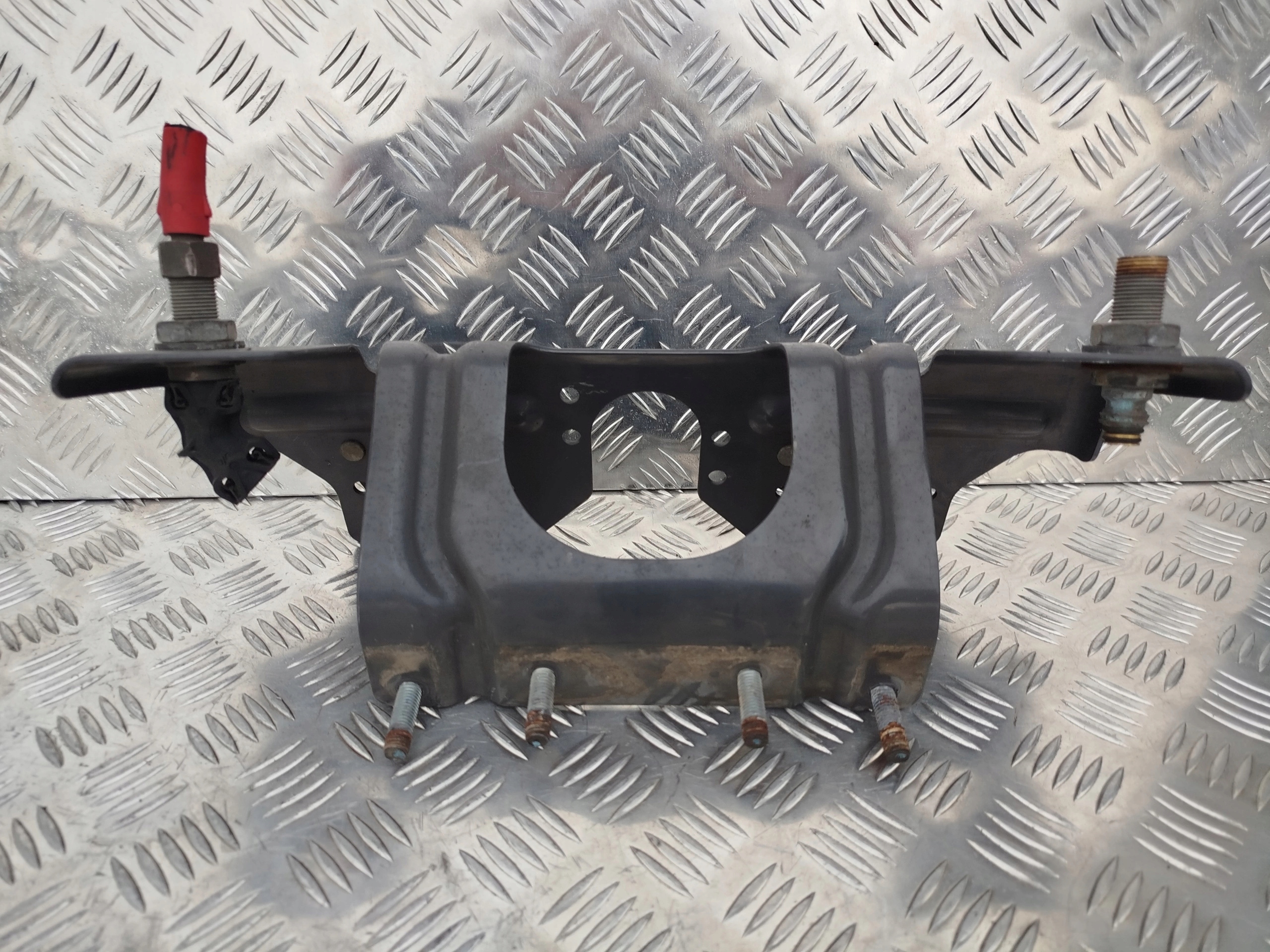 WSPORNIK MOCOWANIE GNIAZDA INSTALACJI SCANIA NTG - obrazek 3