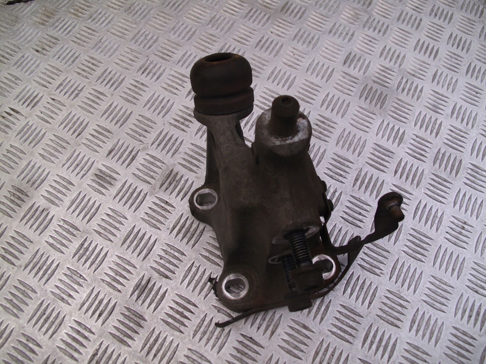 PODSTAWA DRĄŻKA WYWROTU KABINY SCANIA G LEWY