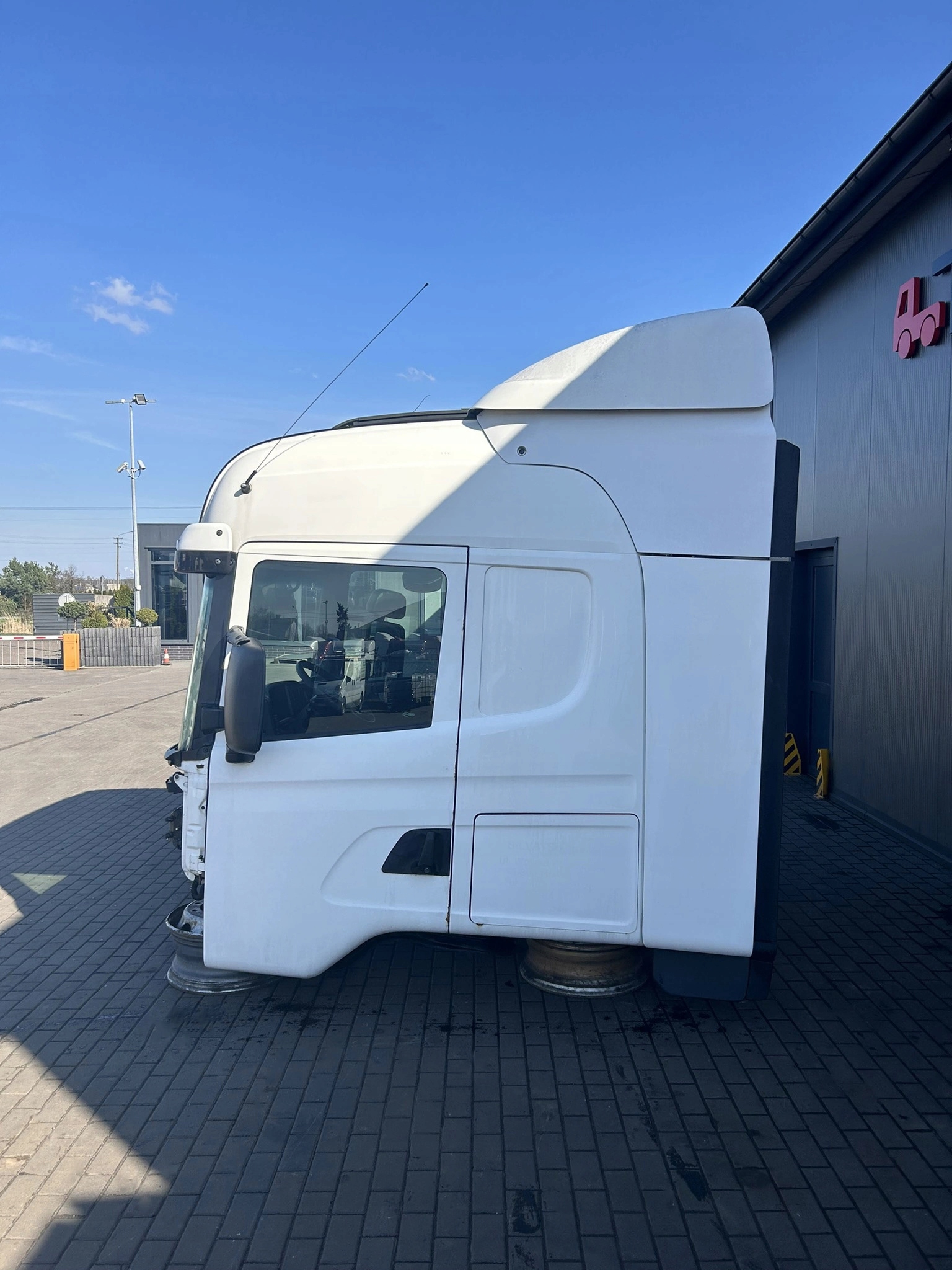 KABINA SCANIA CR19 HPI 2012 ROK - obrazek 3