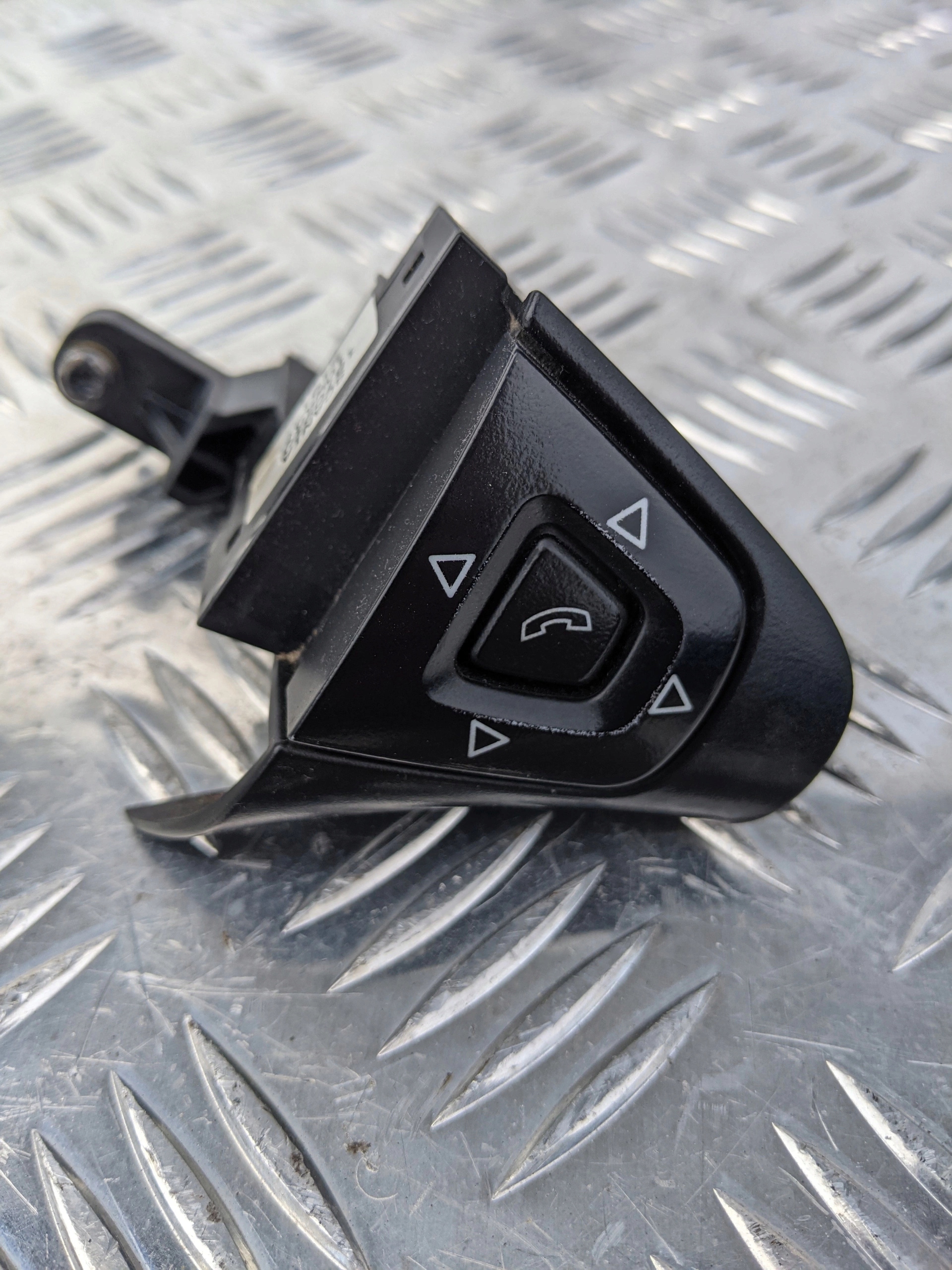 PRZYCISKI STEROWANIA W KIEROWNICY SCANIA R