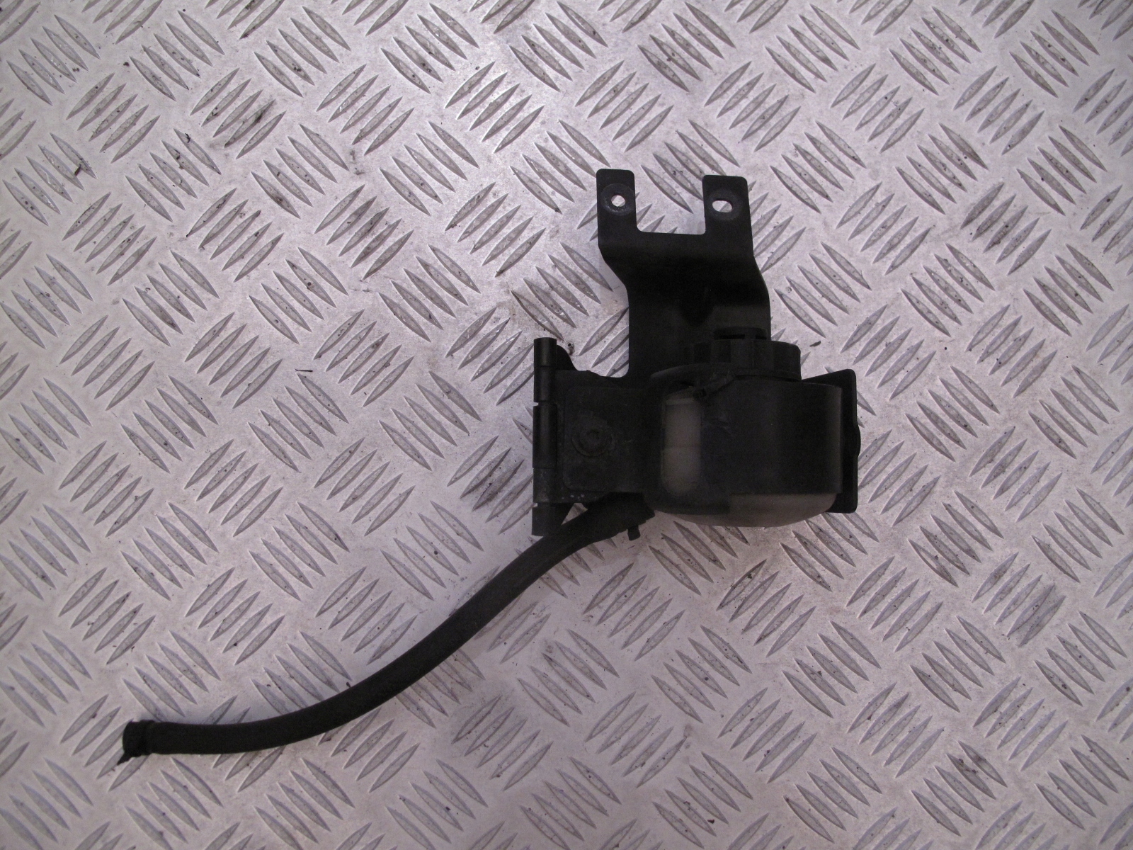 ZBIORNIK PŁYNU HAMULCOWEGO DO SPRZĘGŁA SCANIA R - obrazek 2