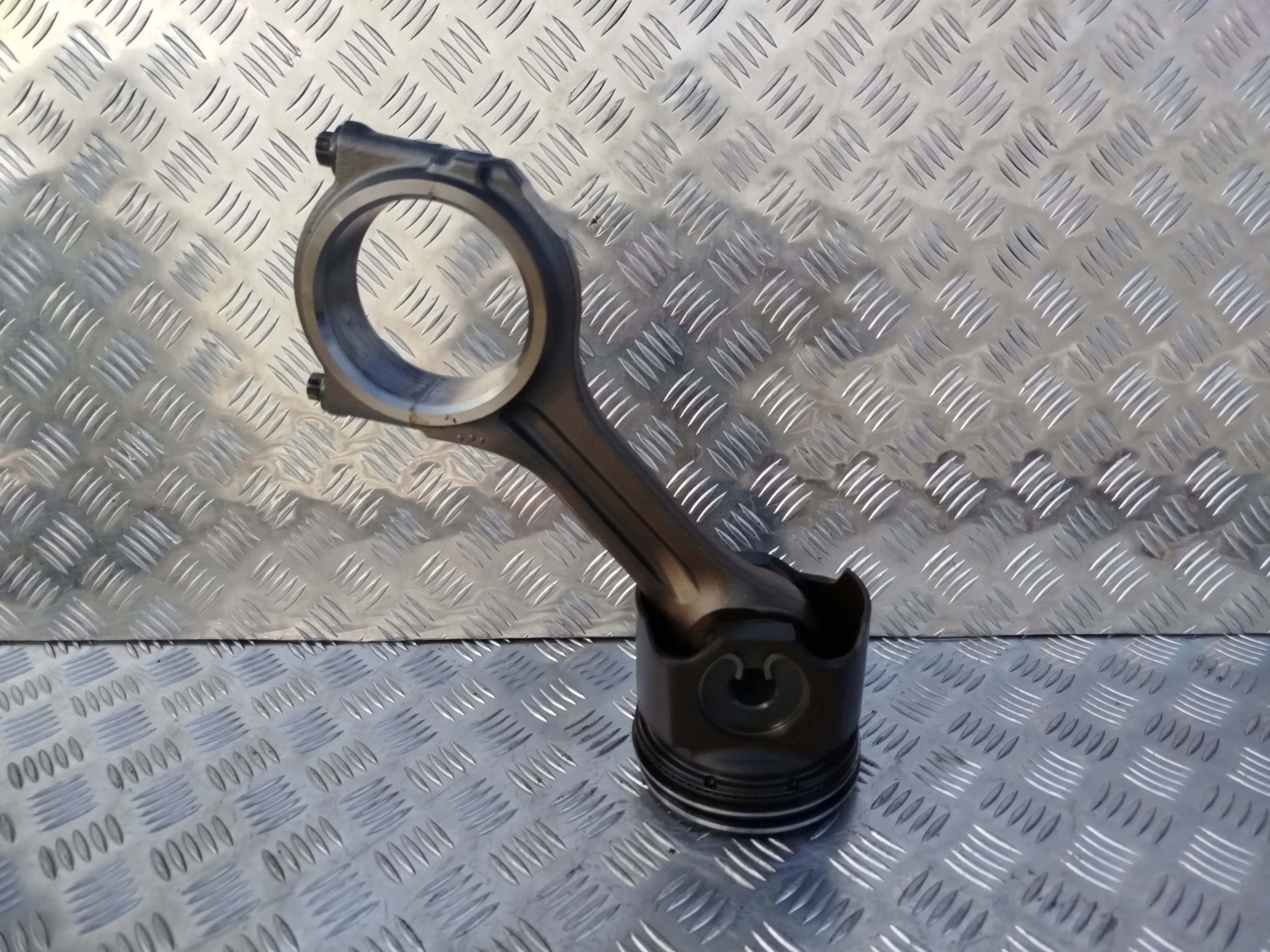 TŁOK Z KORBOWODEM SCANIA NTG