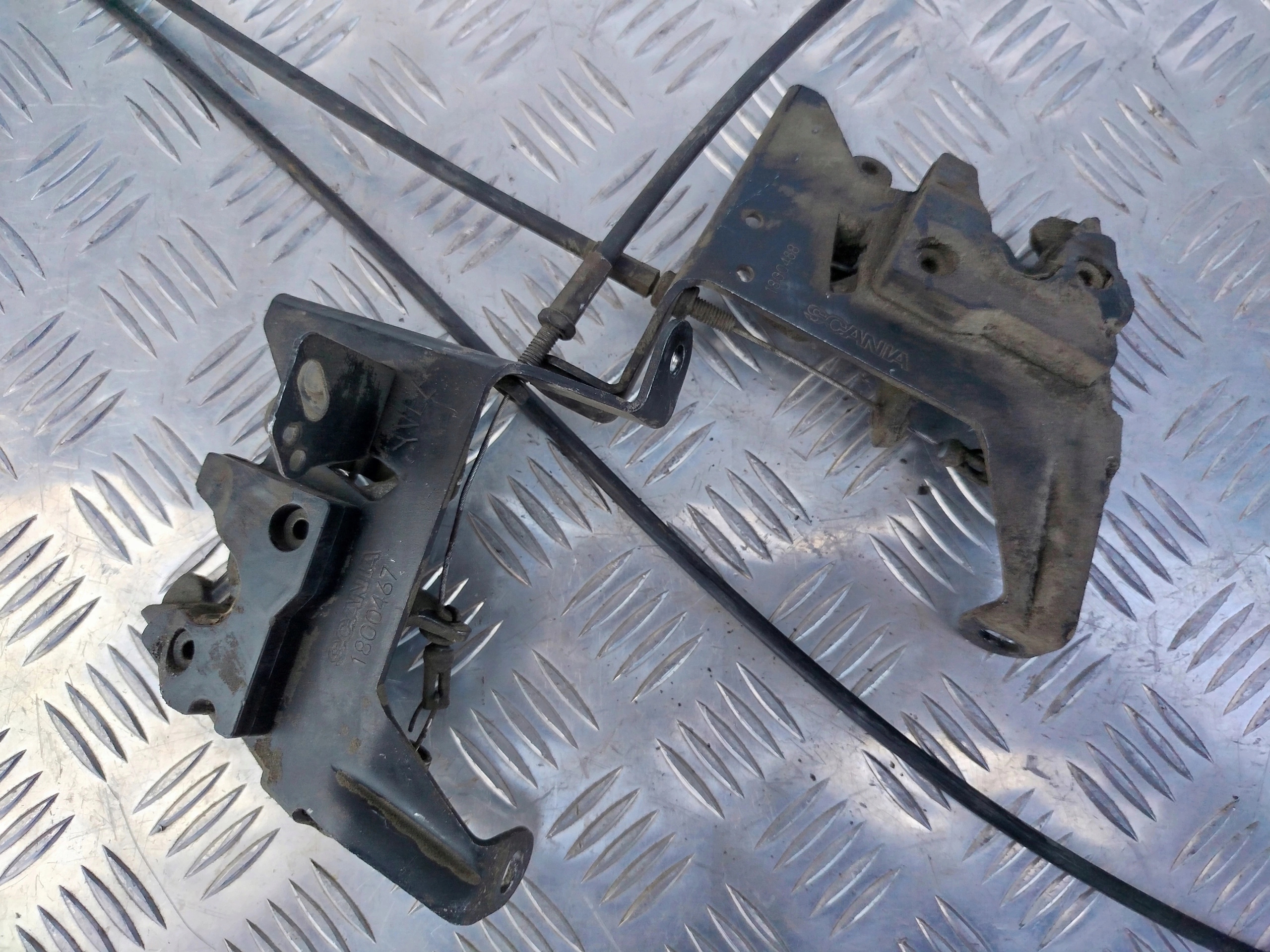 ZAMEK + LINKA ATRAPY MASKI PRZEDNIEJ SCANIA CP P - obrazek 2