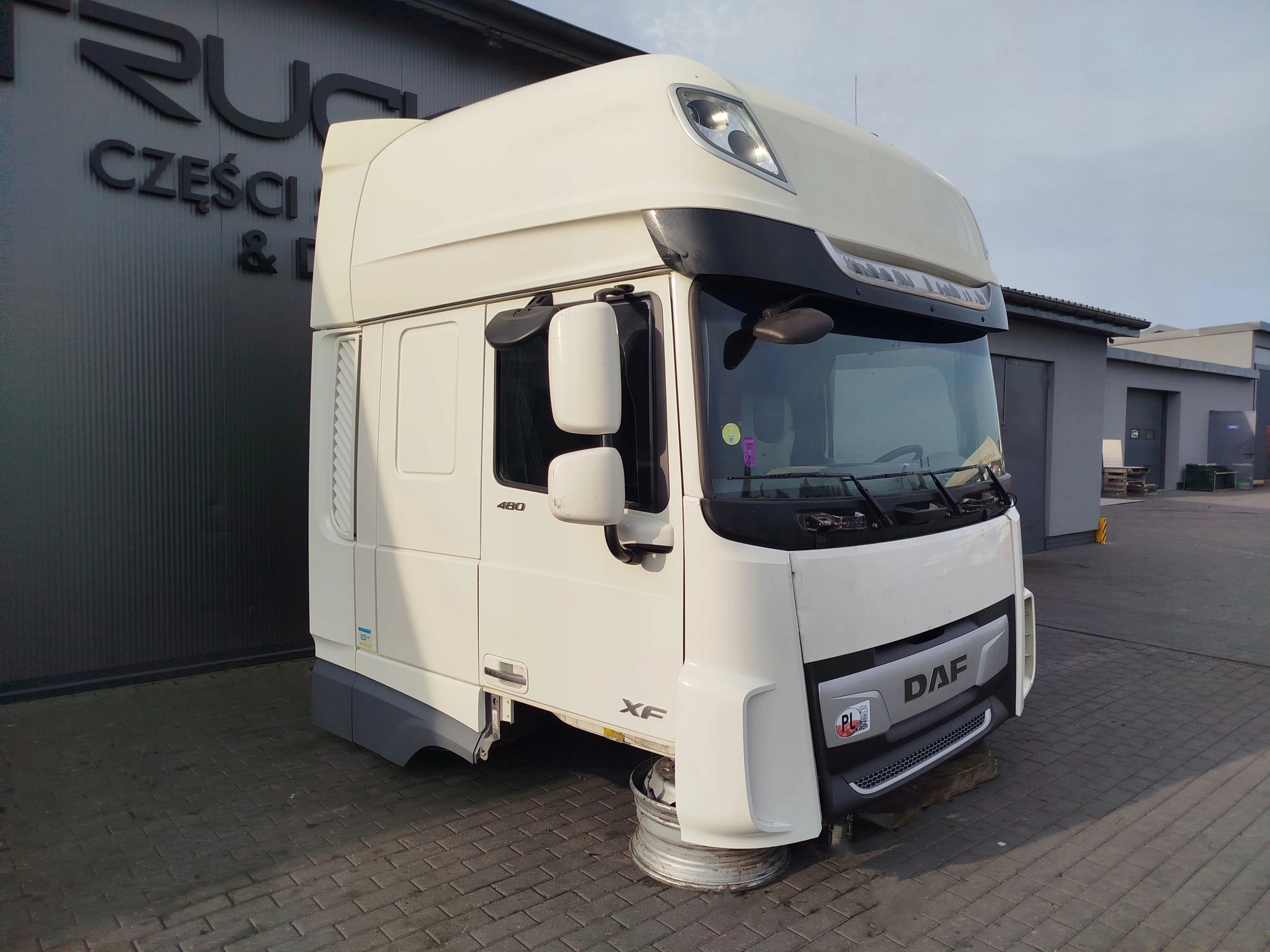 KABINA DAF XF 106 LIFT - obrazek 2