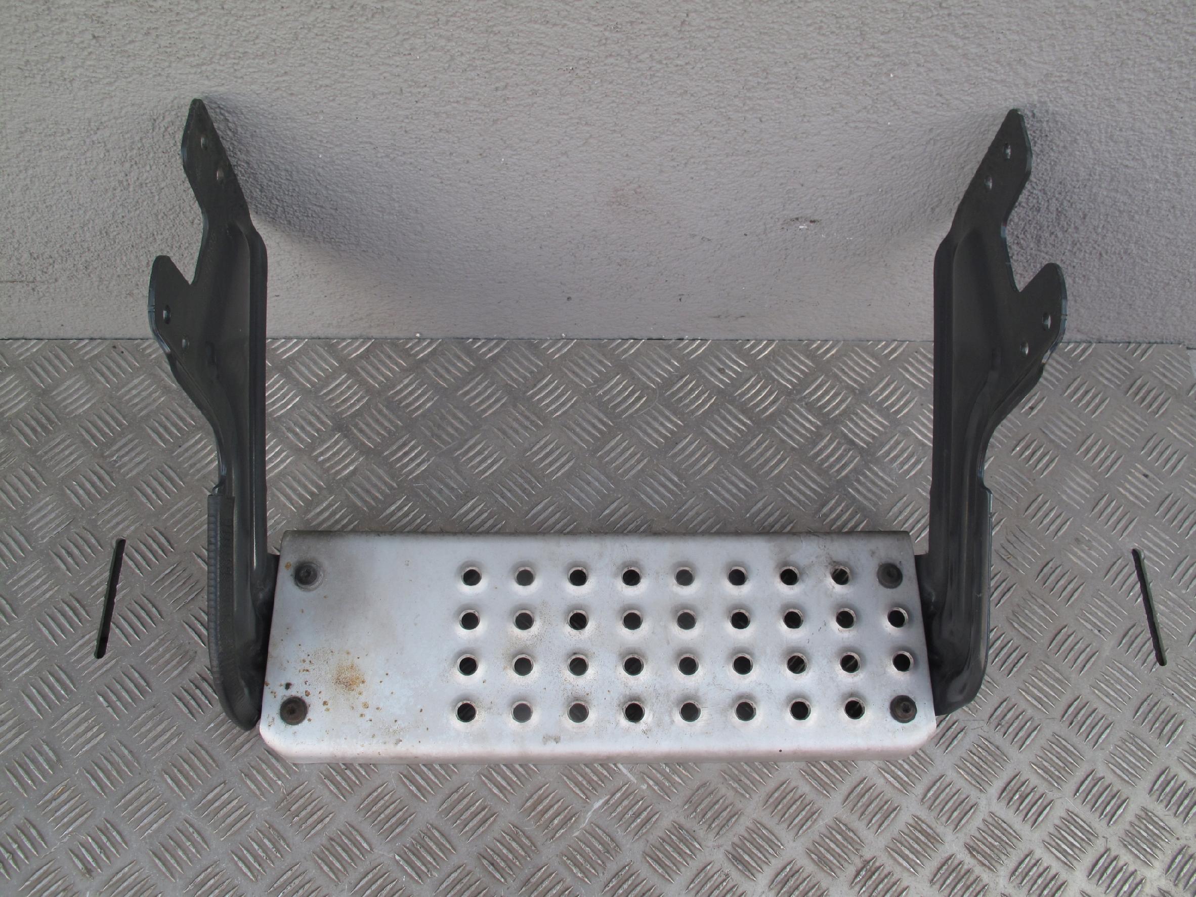 STOPIEŃ Z MOCOWANIAMI WEJŚCIA DO KABINY SCANIA R S - obrazek 2