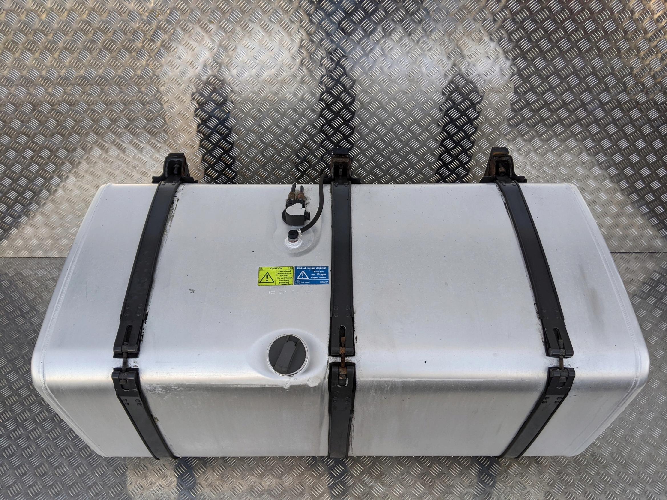 ZBIORNIK PALIWA 600 LITRÓW Z ŁAPAMI SCANIA - obrazek 2