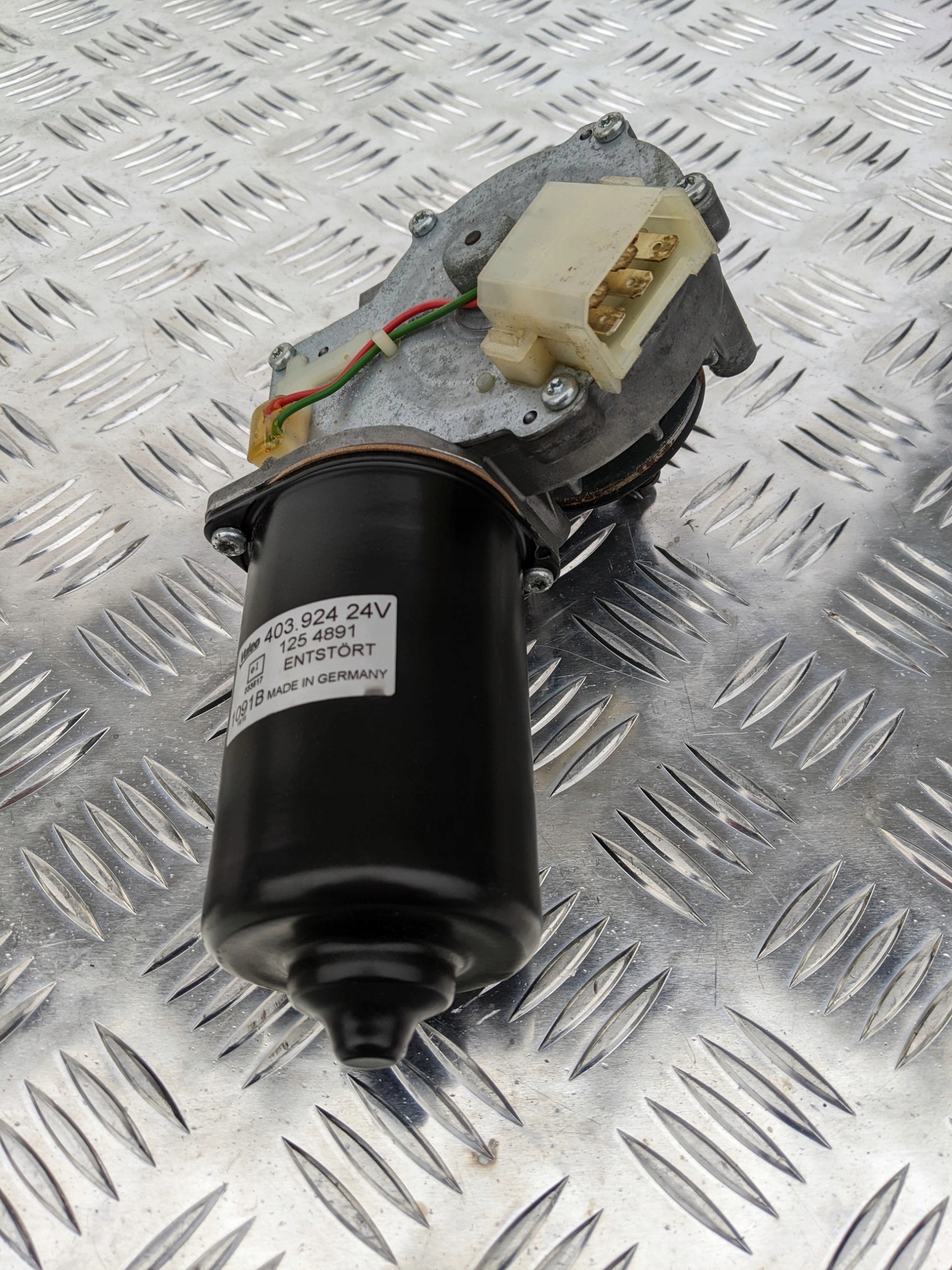 SILNICZEK WYCIERACZEK DAF XF 106