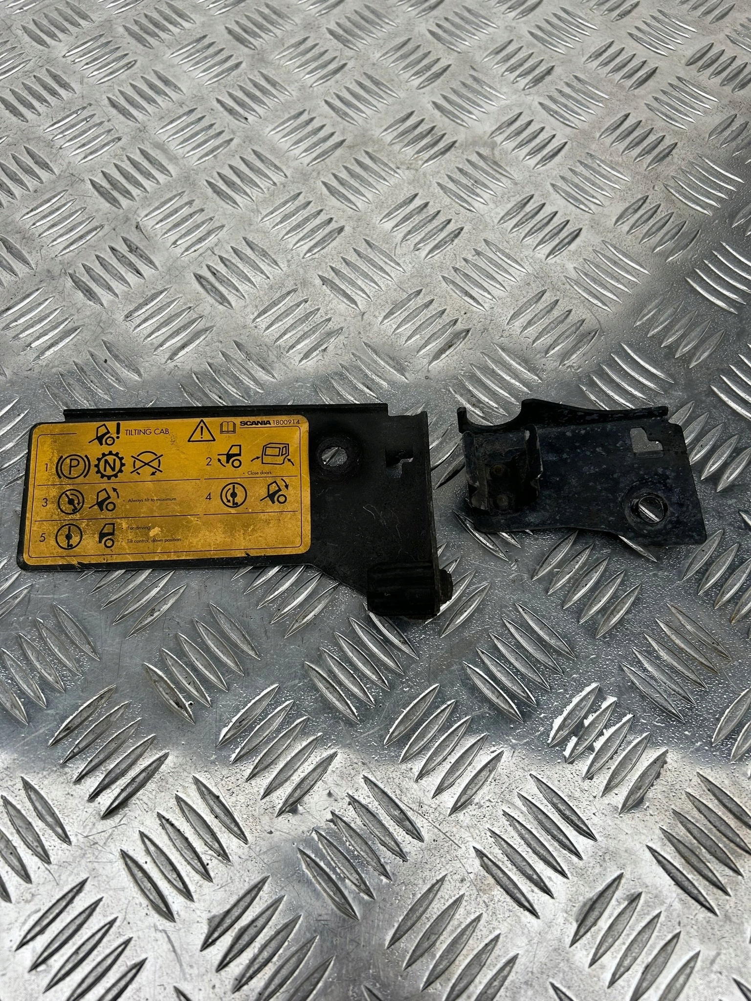 WSPORNIK DŹWIGNI PODNOSZENIA KABINY SCANIA R 1873567 1800914