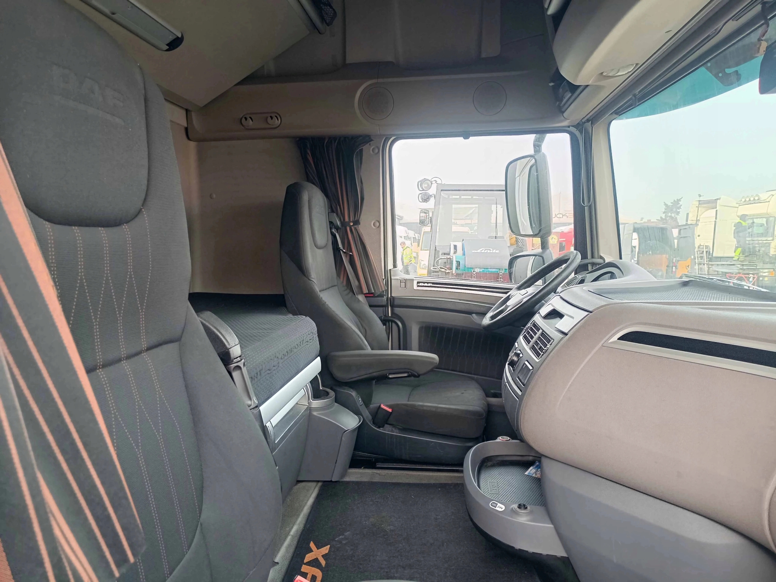 KABINA DAF XF 106 480 LIFT EURO 6 - obrazek 10