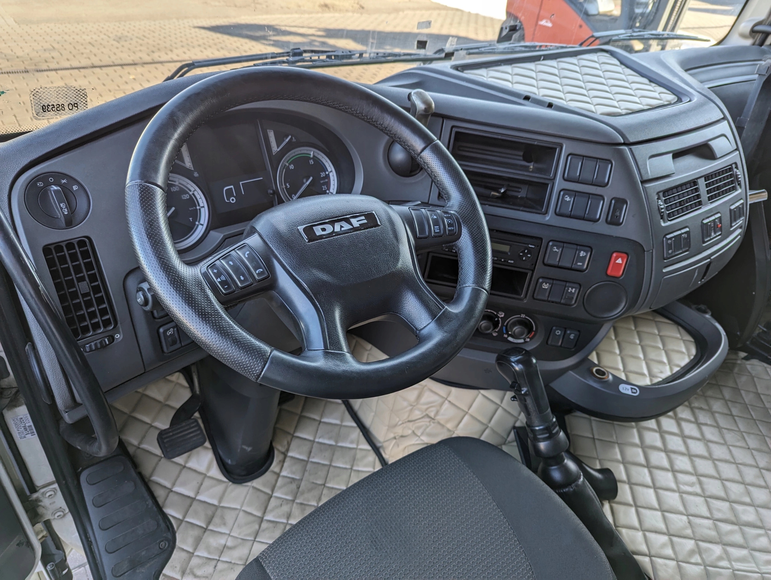 KABINA DAF XF 106 2014 ROK - obrazek 6