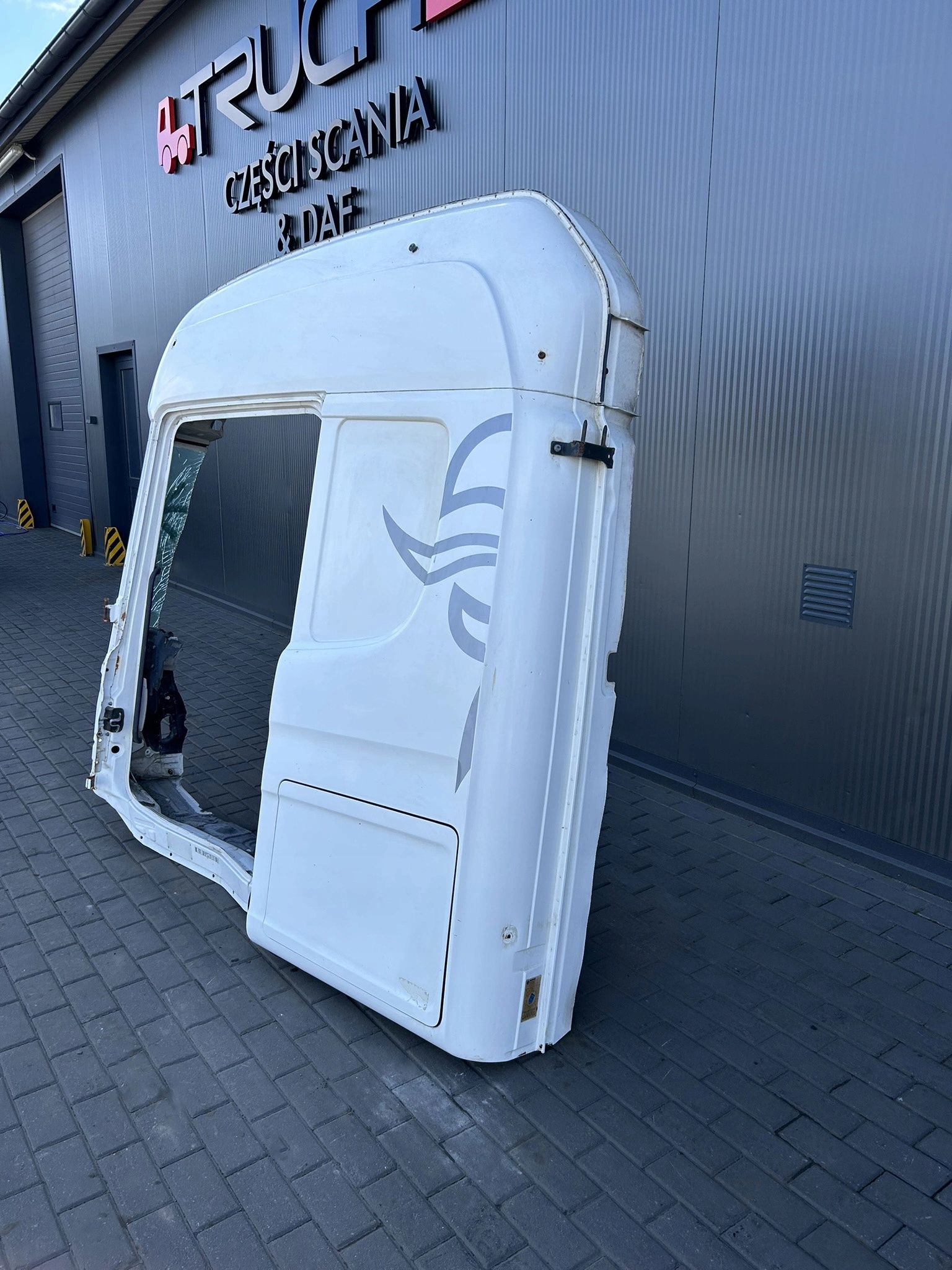 BOK KABINY DUŻY SCHOWEK SCANIA R HIGHLINE - obrazek 2