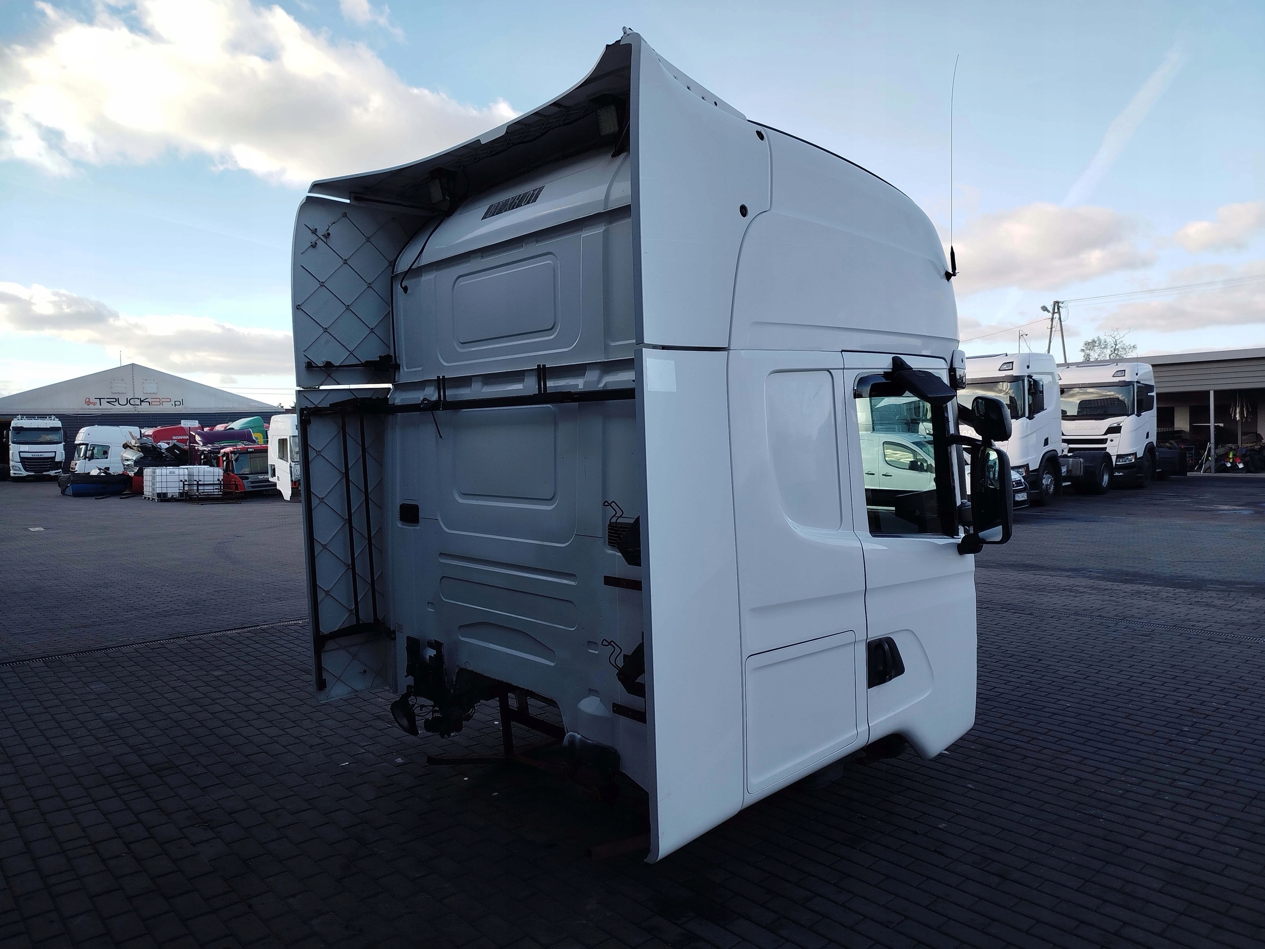 KABINA SCANIA R HPI TOPLINE 2010 ROK - obrazek 4