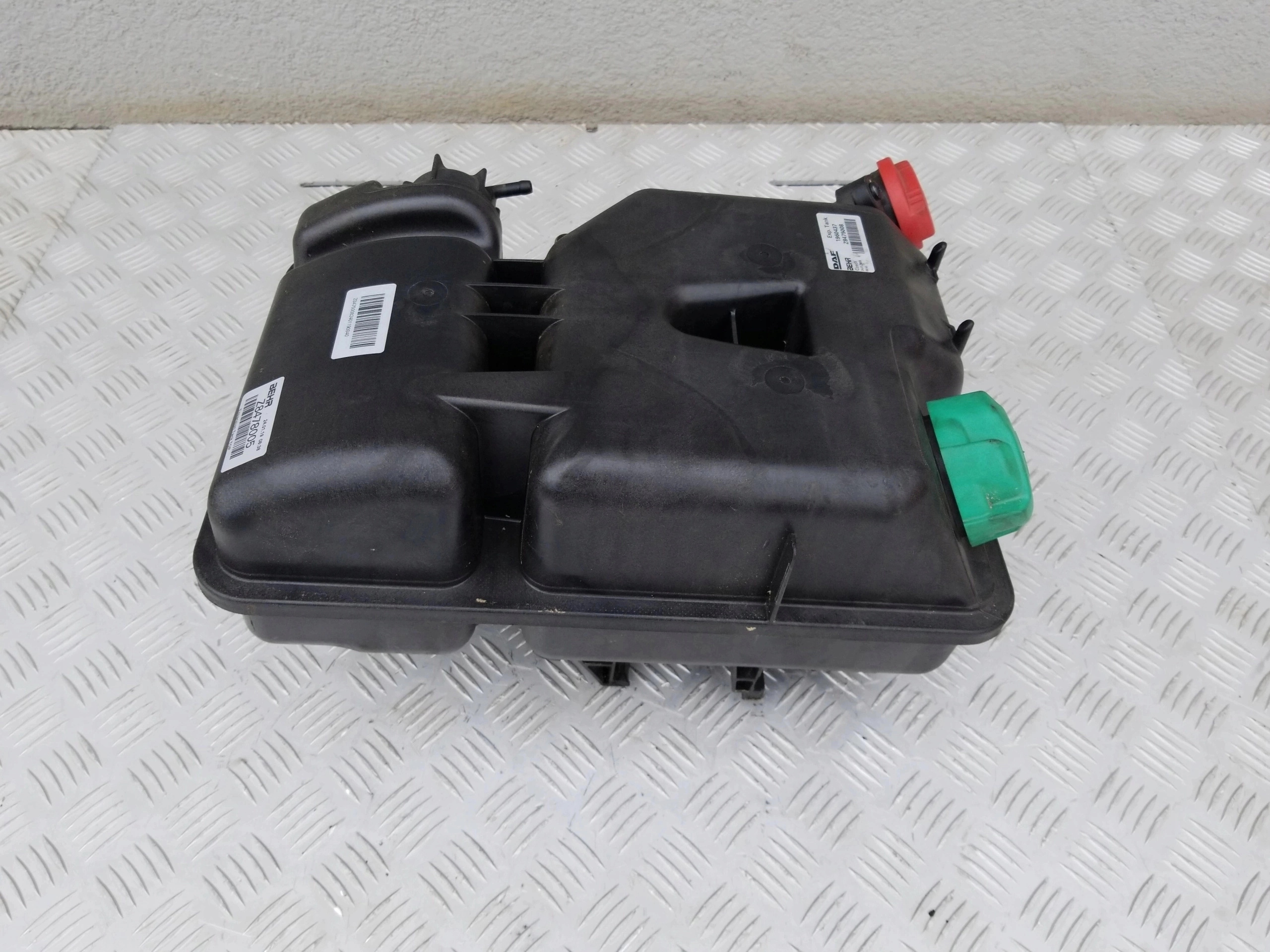 ZBIORNICZEK WYRÓWNAWCZY PŁYNU DAF XF 106 - obrazek 4