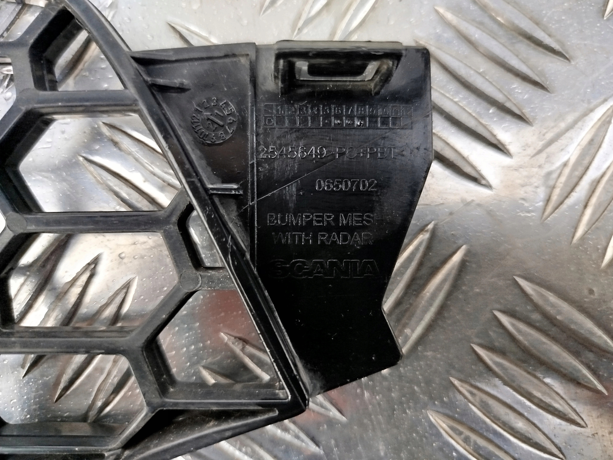 SIATKA POSZYCIA ZDERZAKA SCANIA NTG - obrazek 4