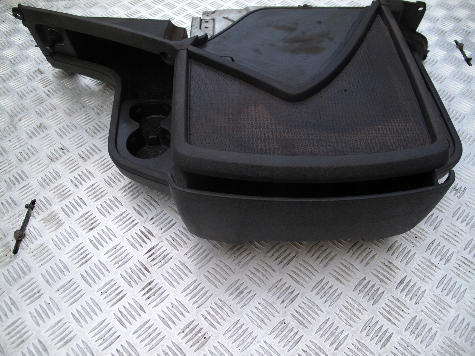 SZUFLADA SCHOWEK KOKPITU NOWY TYP SCANIA R - obrazek 2