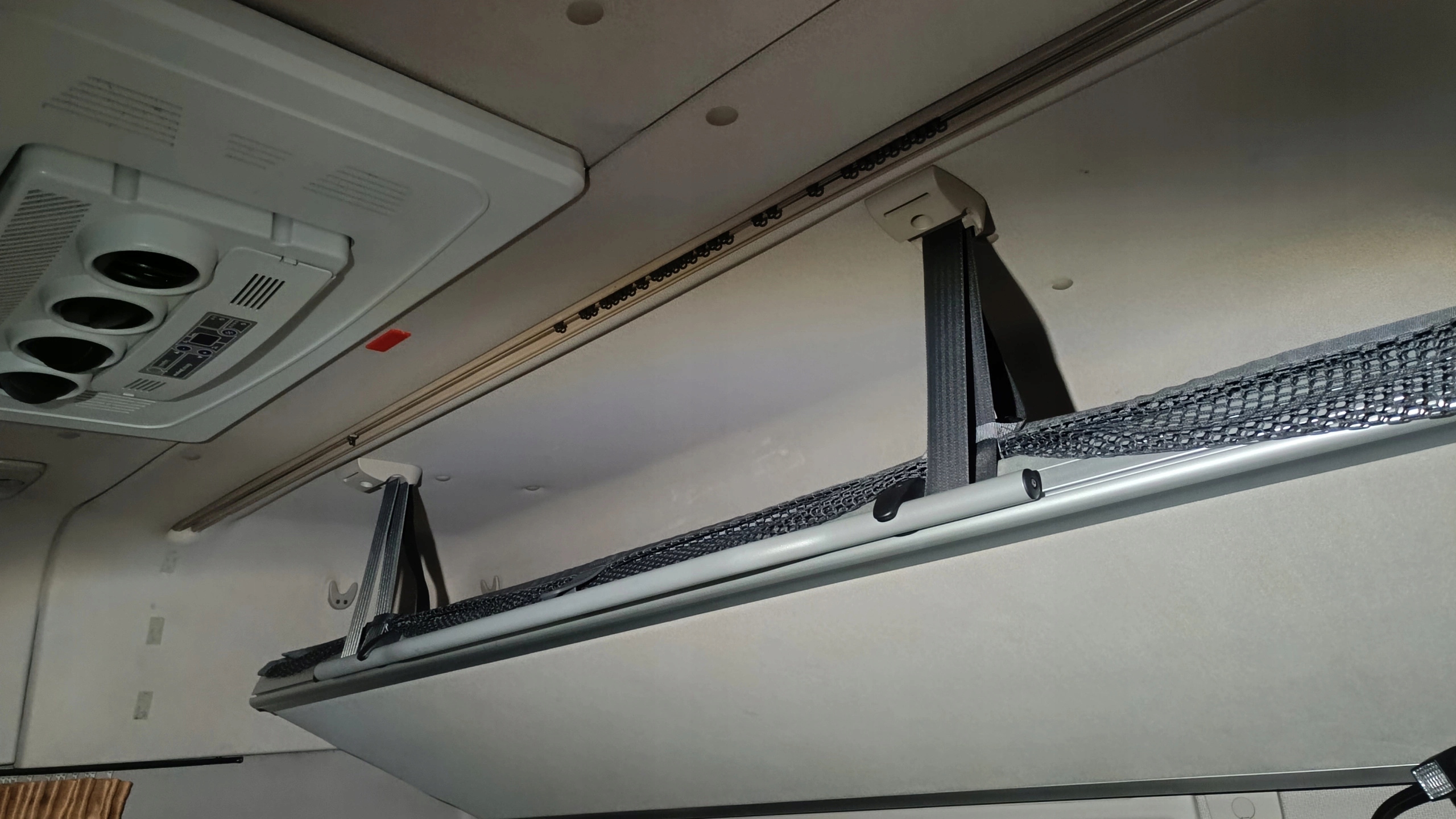 TAPICERKA DACHU ŚCIANA TYLNA DAF XF 106 SPACE CAB LIFT