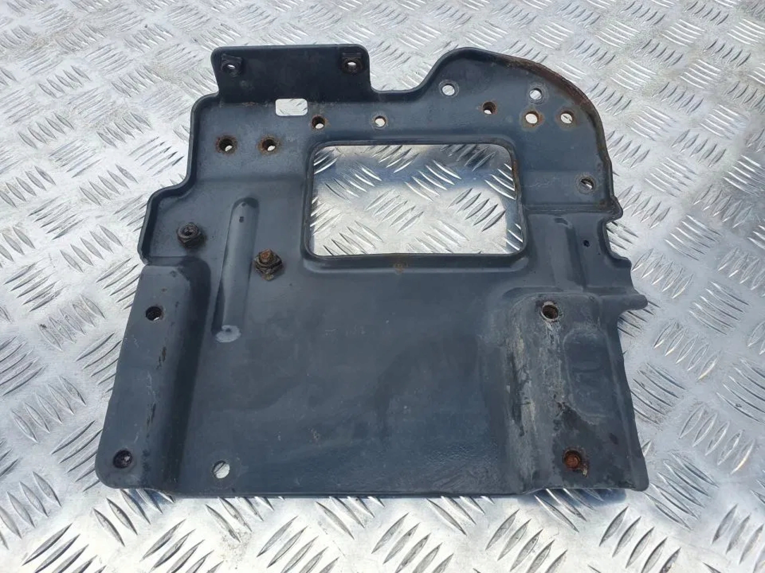 WSPORNIK BLACHA BELKI ZDERZAKA PRAWA STRONA SCANIA R - obrazek 2