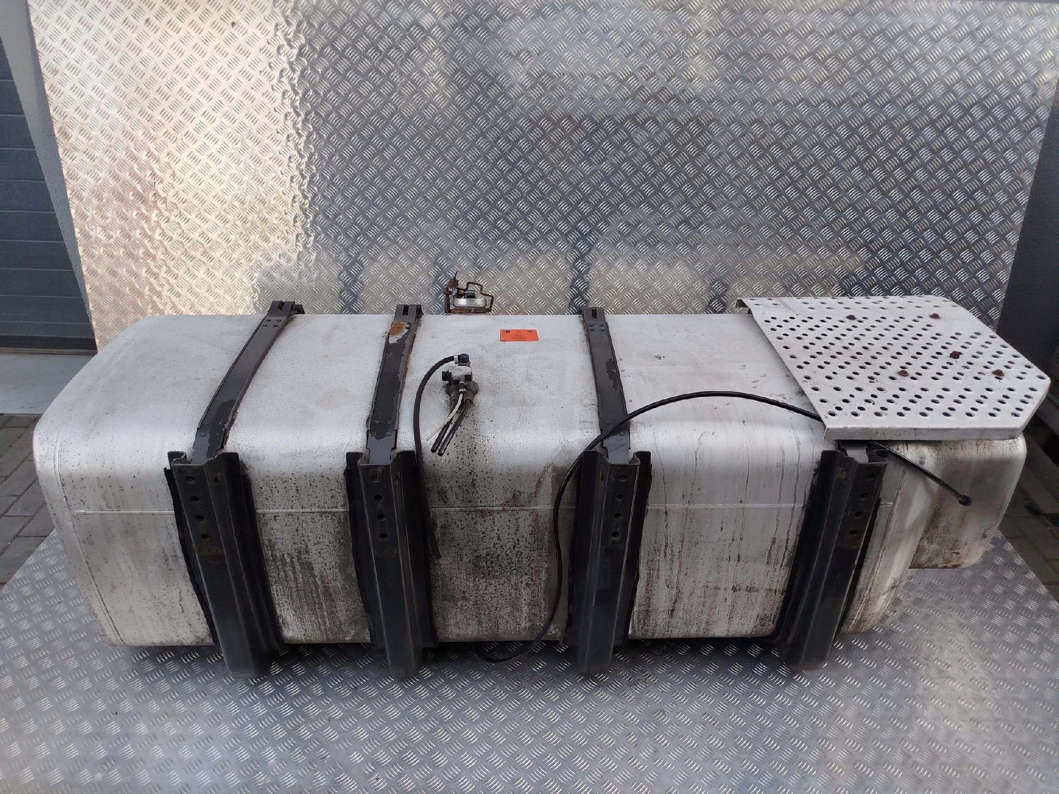 ZBIORNIK PALIWA SCANIA 1000L - obrazek 2