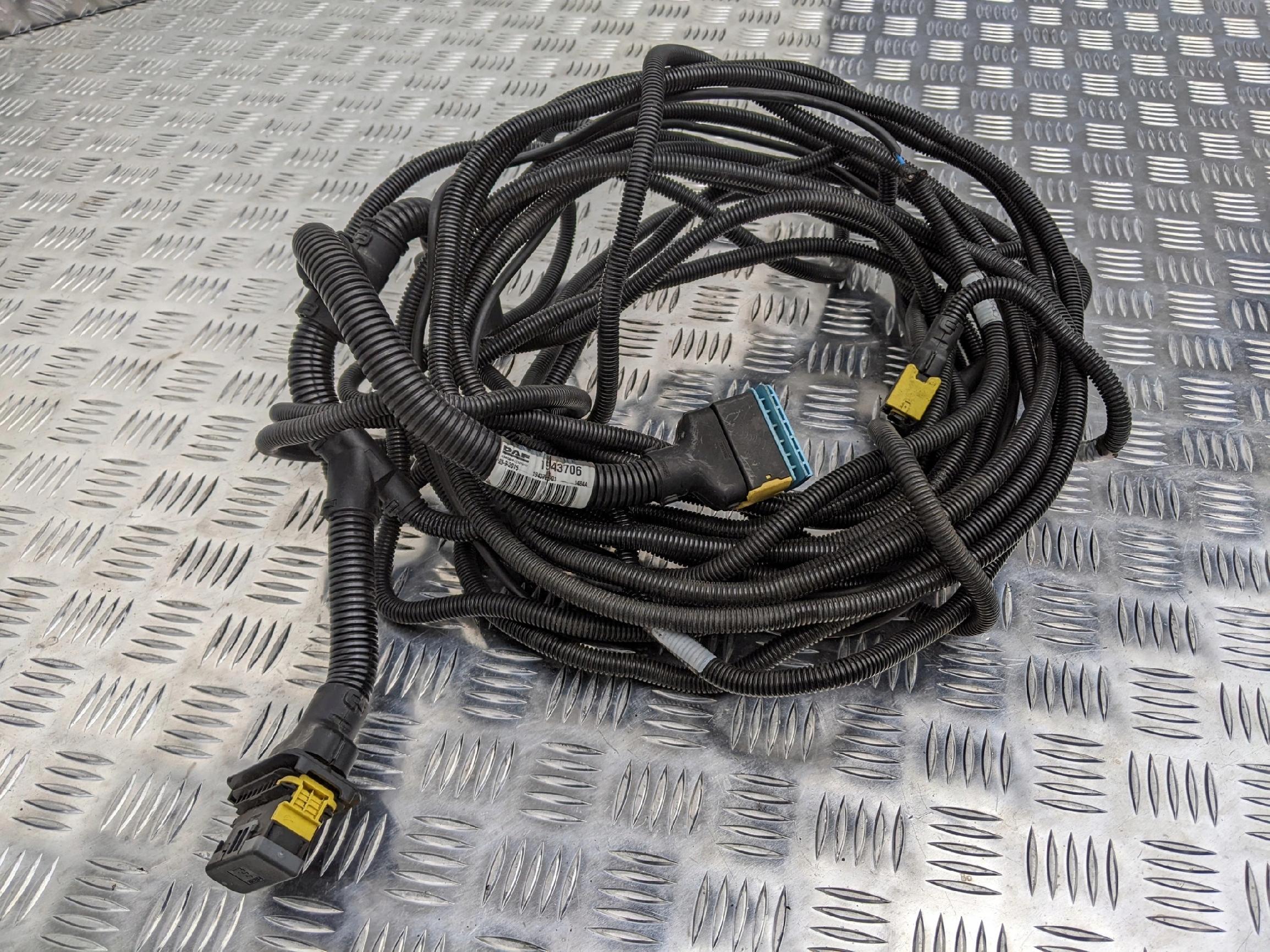 WIĄZKA ŚWIATEŁ Z GNIAZDAMI DAF BDF EURO 6 - obrazek 2