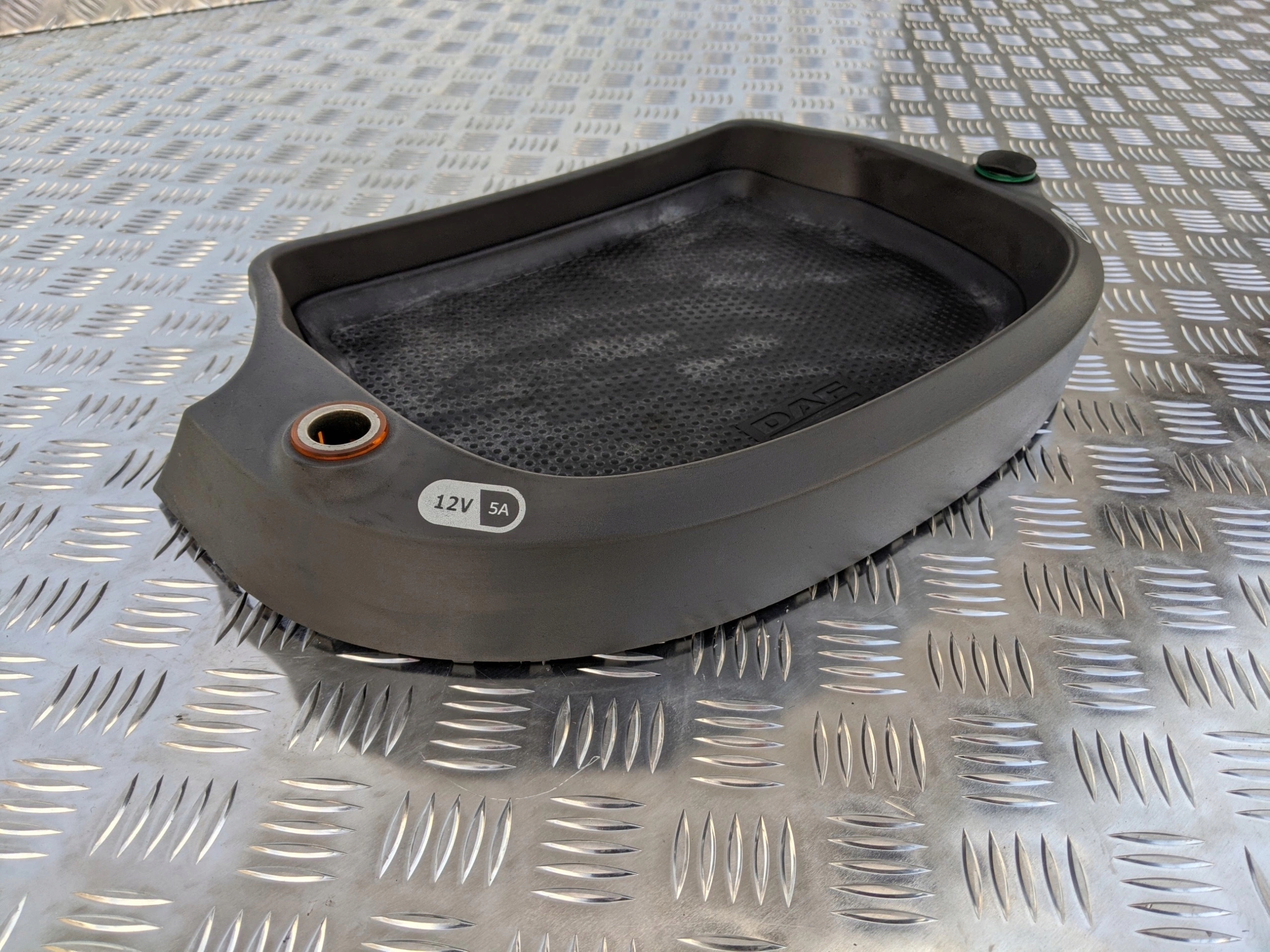 PÓŁKA STOLIK KOKPITU DAF XF 106 - obrazek 2