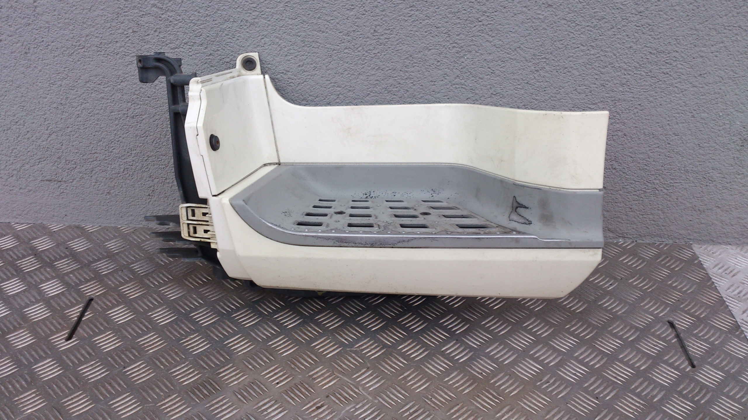 OBUDOWA POSZYCIE STOPNIA DOLNEGO DAF CF EURO 6 - obrazek 2