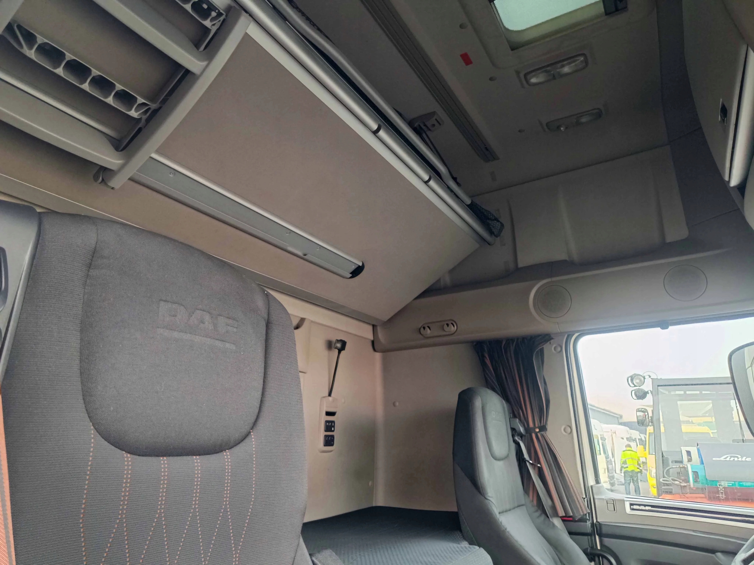 KABINA DAF XF 106 480 LIFT SSC - obrazek 9