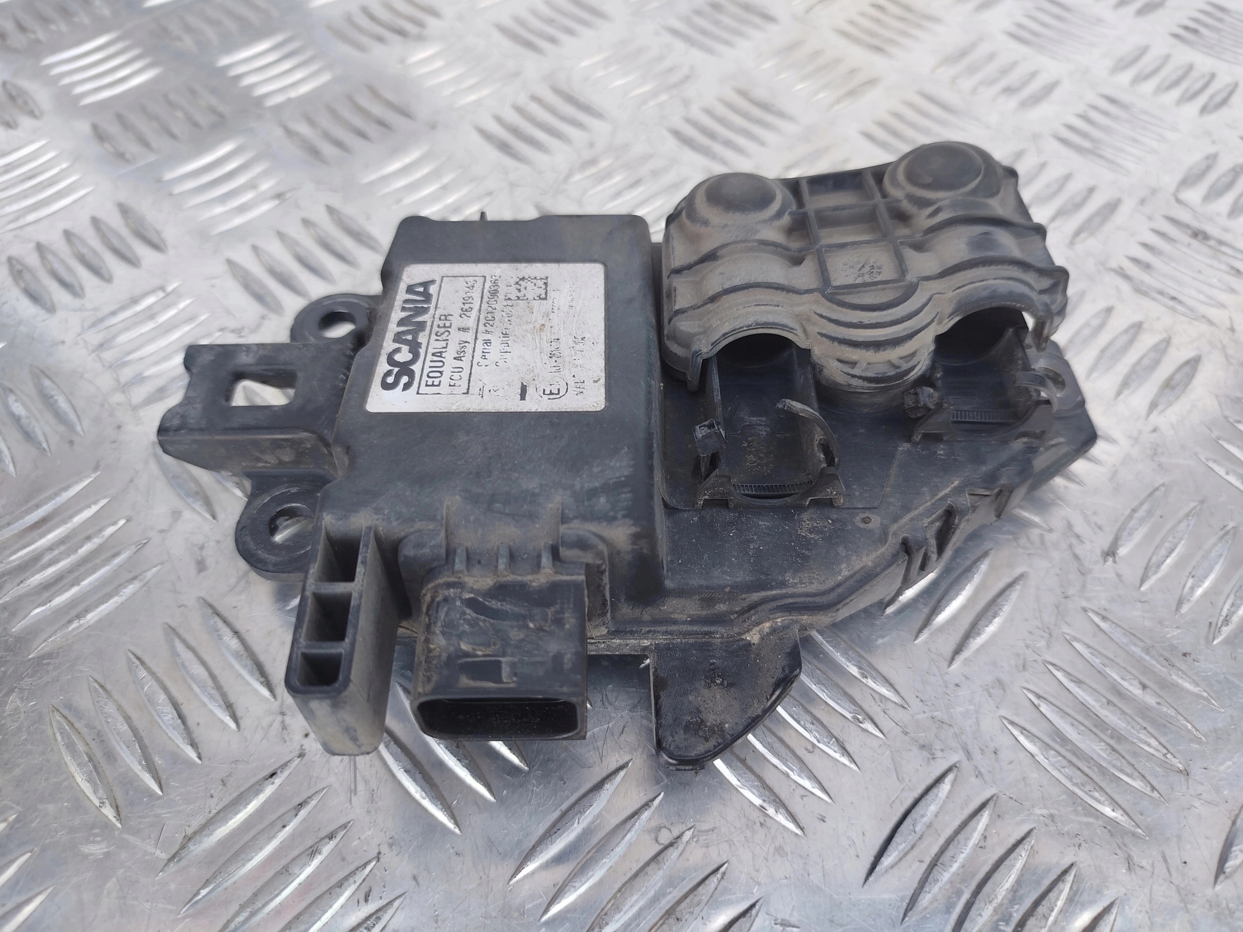 STEROWNIK MODUŁ NAPIĘCIA AKUMULATORA ECU SCANIA NTG - obrazek 3