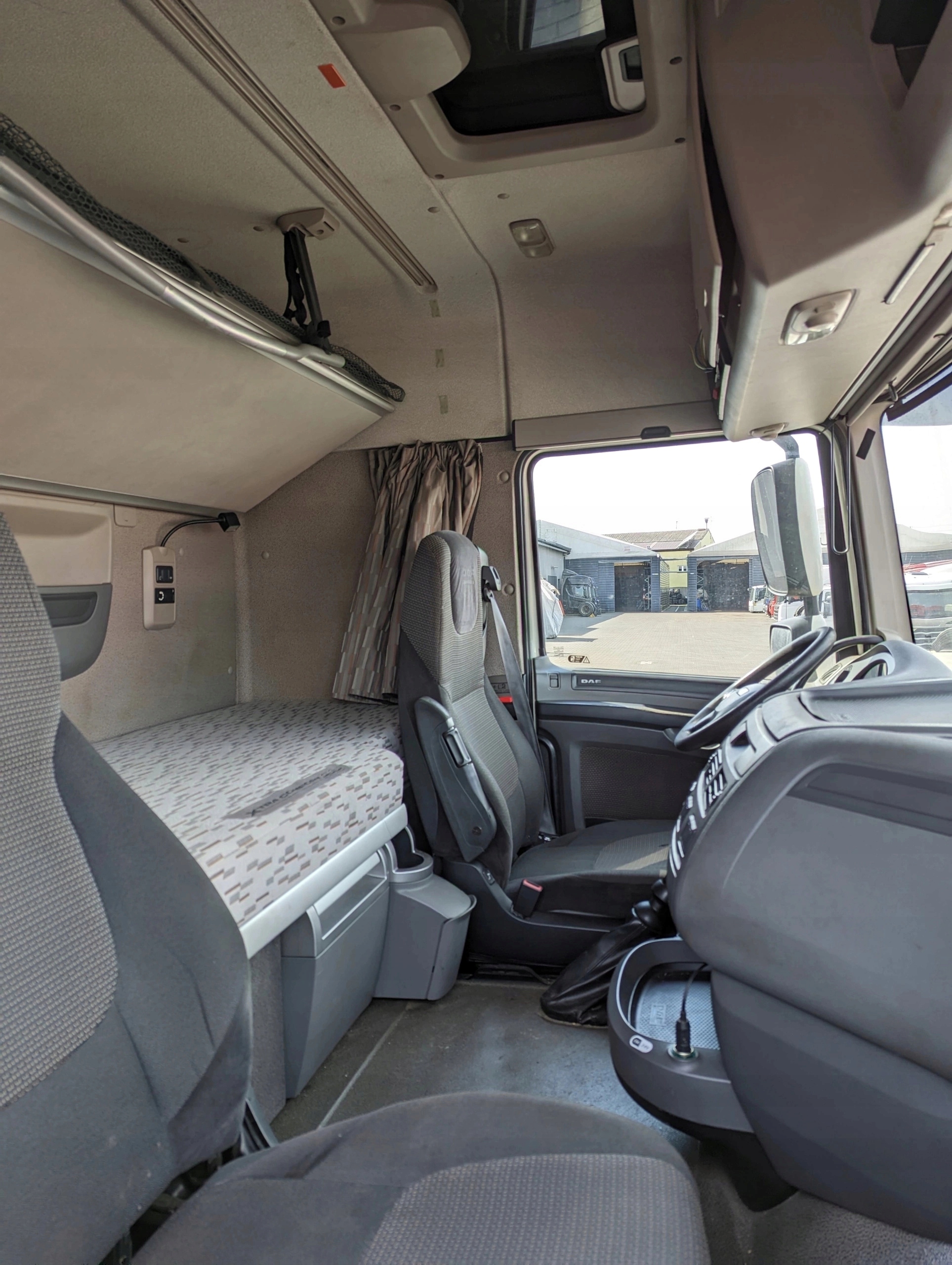 KABINA DAF XF 106 SC - obrazek 7