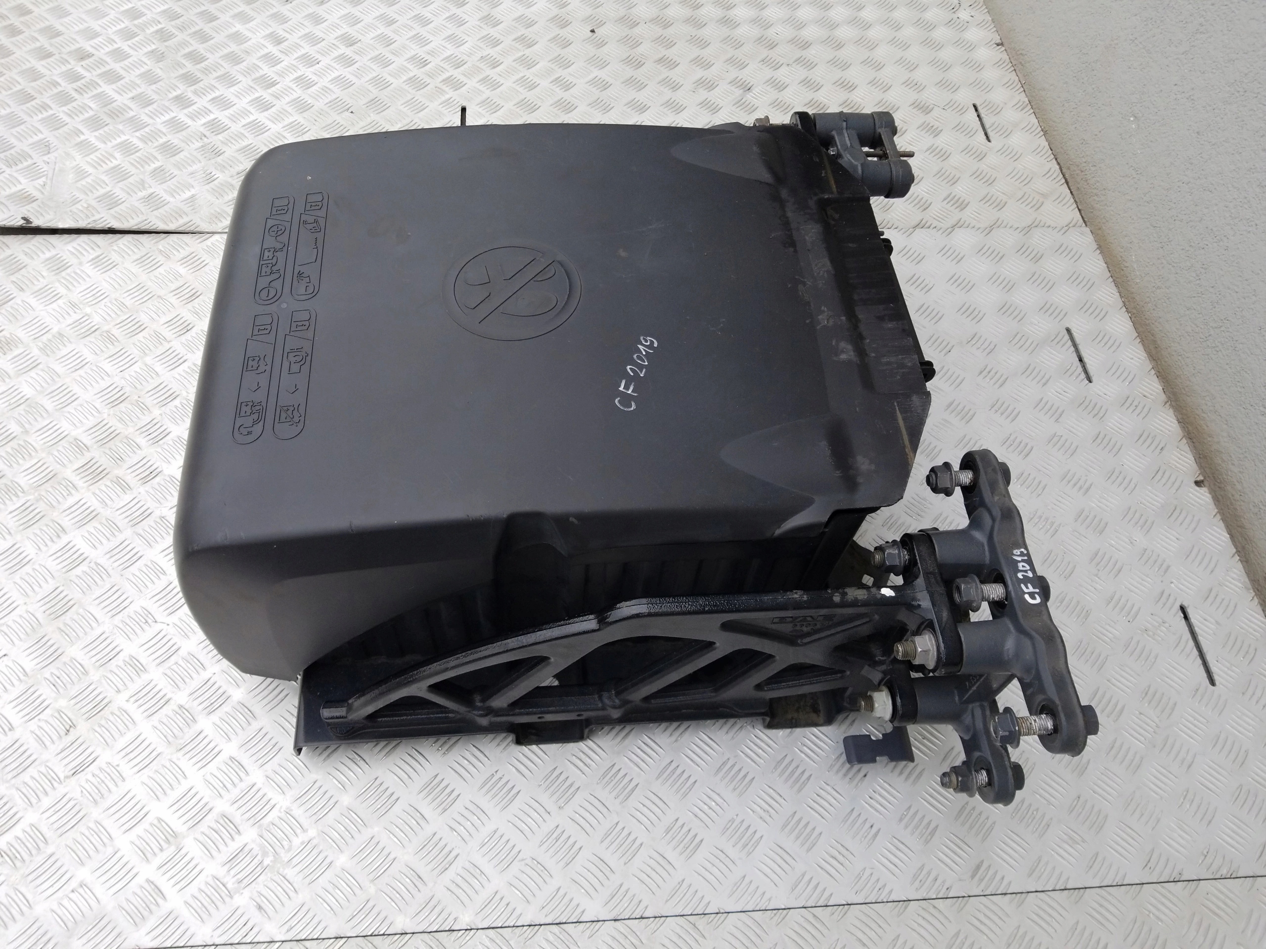 PODSTAWA OBUDOWA AKUMULATORÓW DAF XF CF 450 LIFT E - obrazek 4