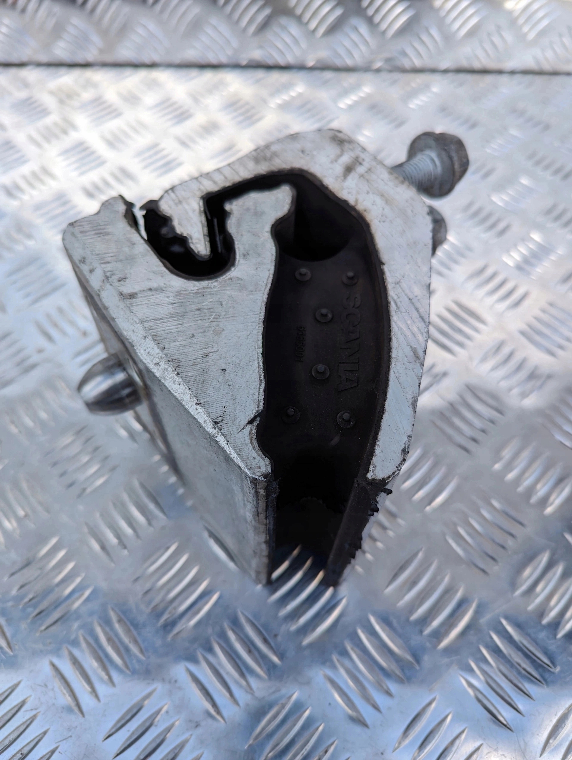 PODUSZKA SILNIKA SCANIA NTG - obrazek 3