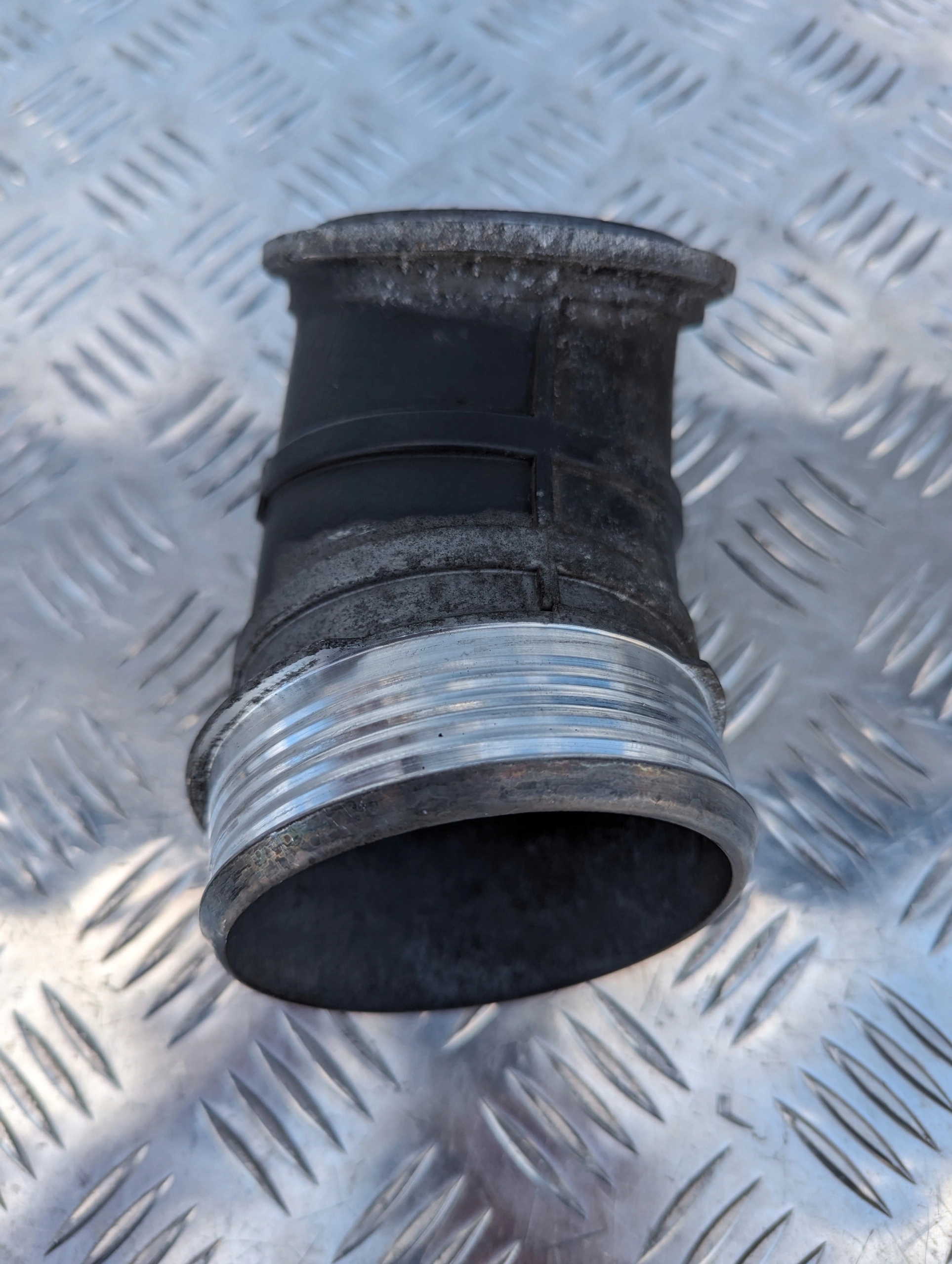 KOLANO RURA PRZEWÓD ŁĄCZNIK NA KOLEKTORZE SCANIA NTG - obrazek 4