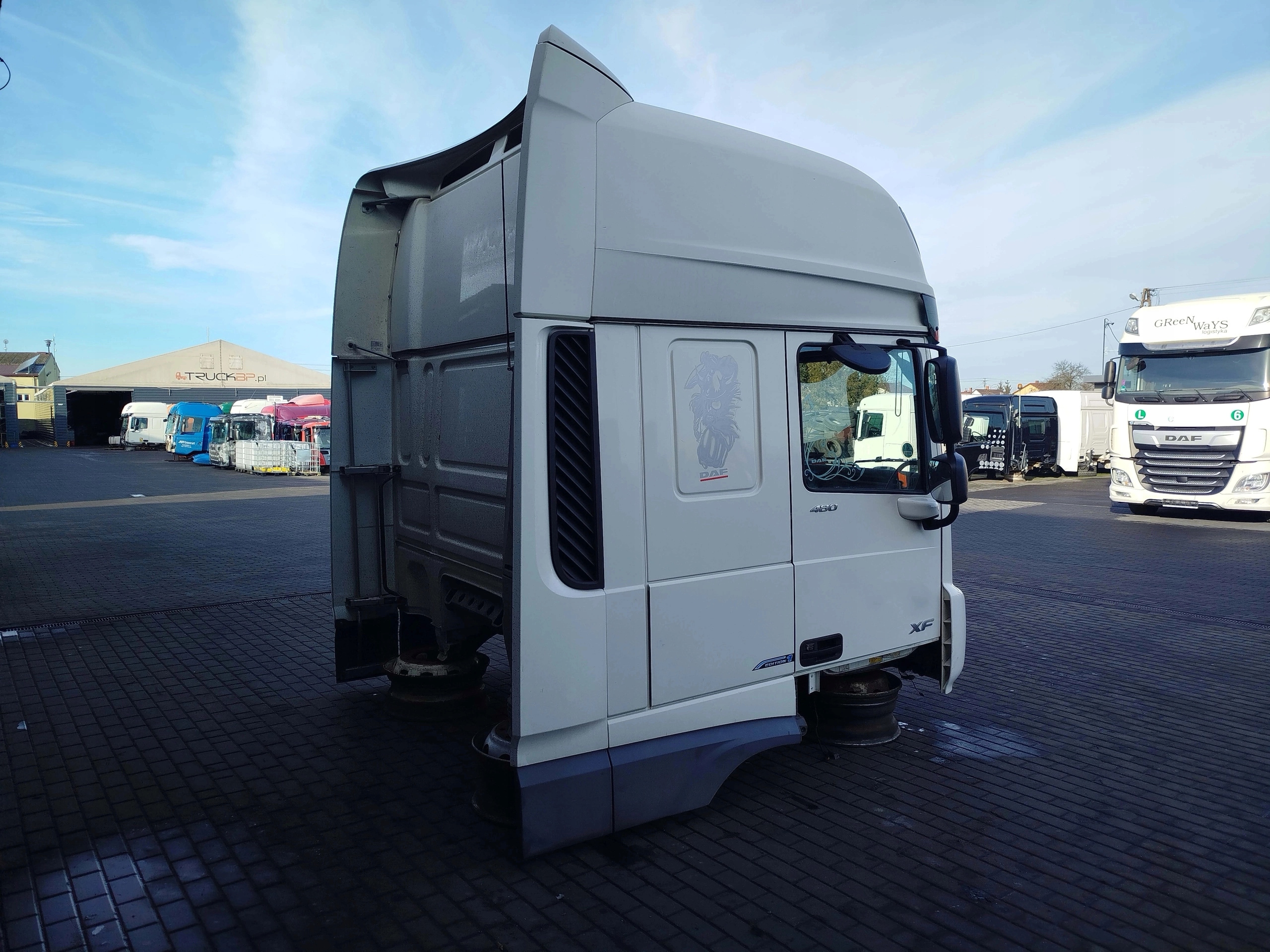 KABINA DAF XF 106 LIFT - obrazek 4