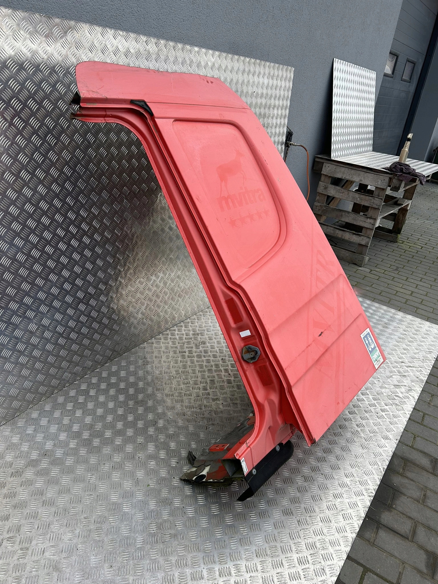 ĆWIARTKA KABINY SCANIA CR19 - obrazek 3