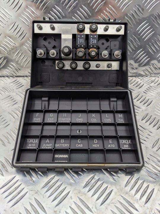 SKRZYNKA ROZDZIELCZA BEZPIECZNIKÓW SCANIA NTG - obrazek 2