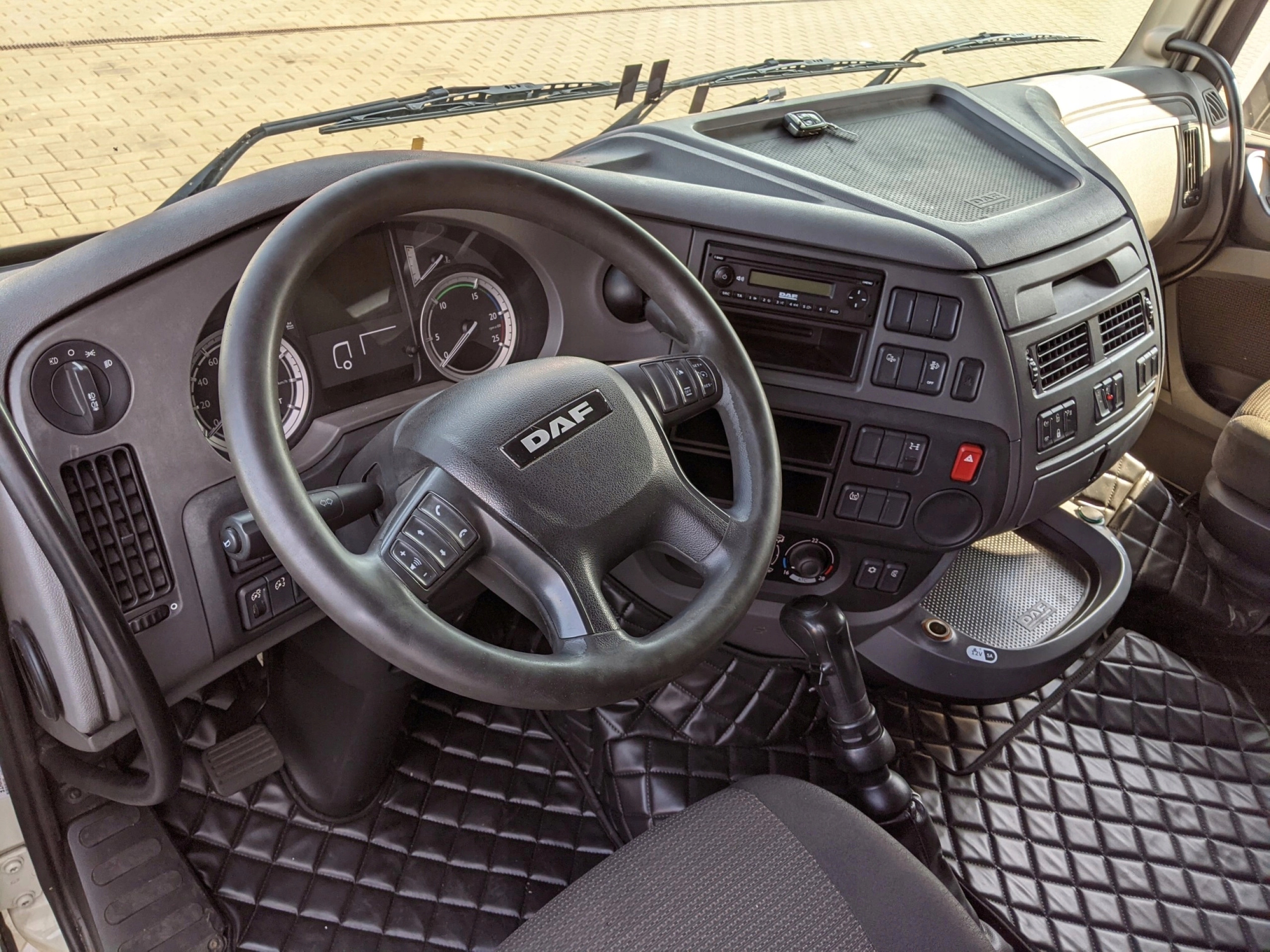 KABINA DAF XF 106 2014 ROK - obrazek 9