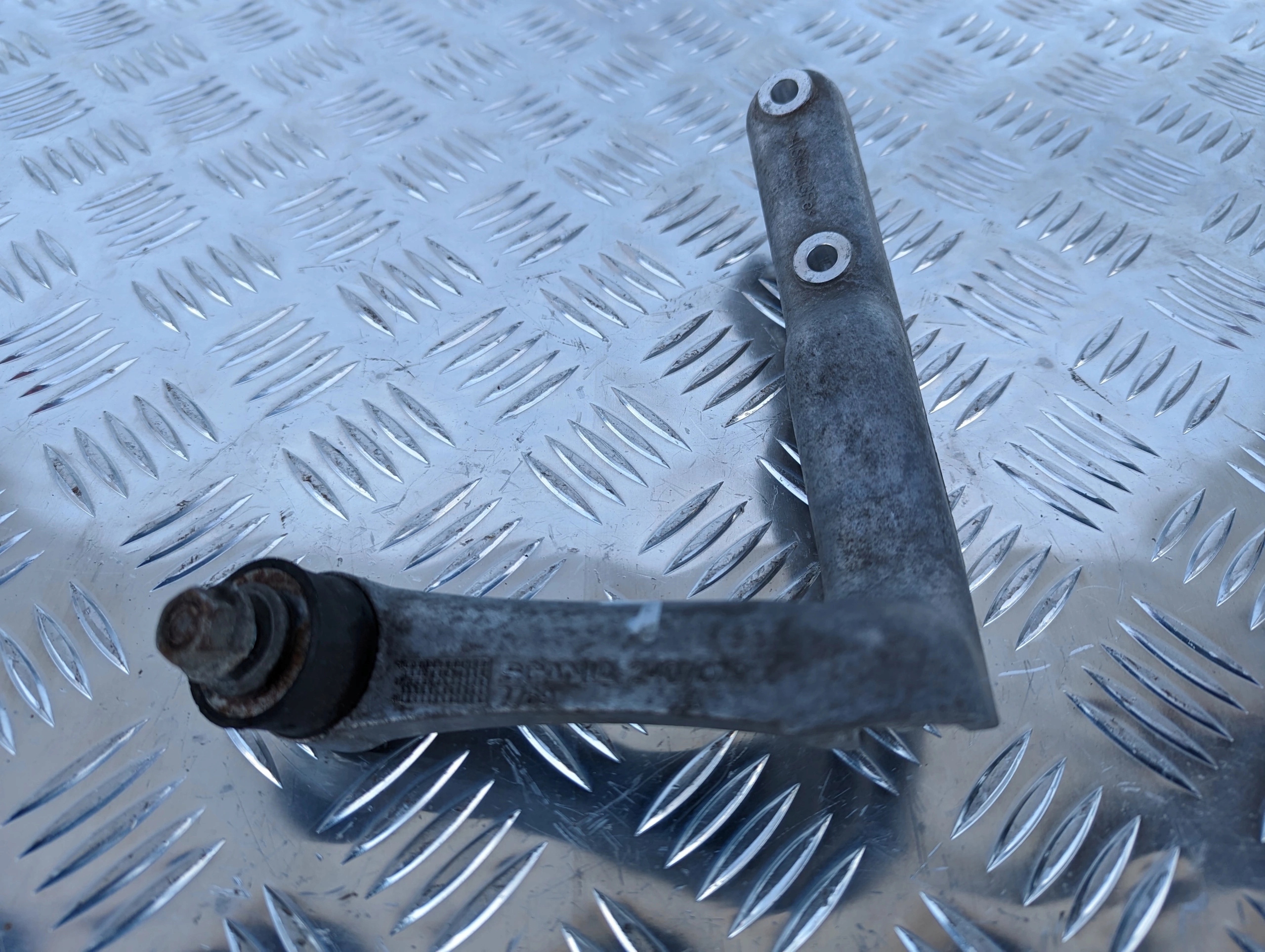 MOCOWANIE OBRĘCZY PIERŚCIENIA ALU SCANIA NEXT GEN NTG LEWA - obrazek 3