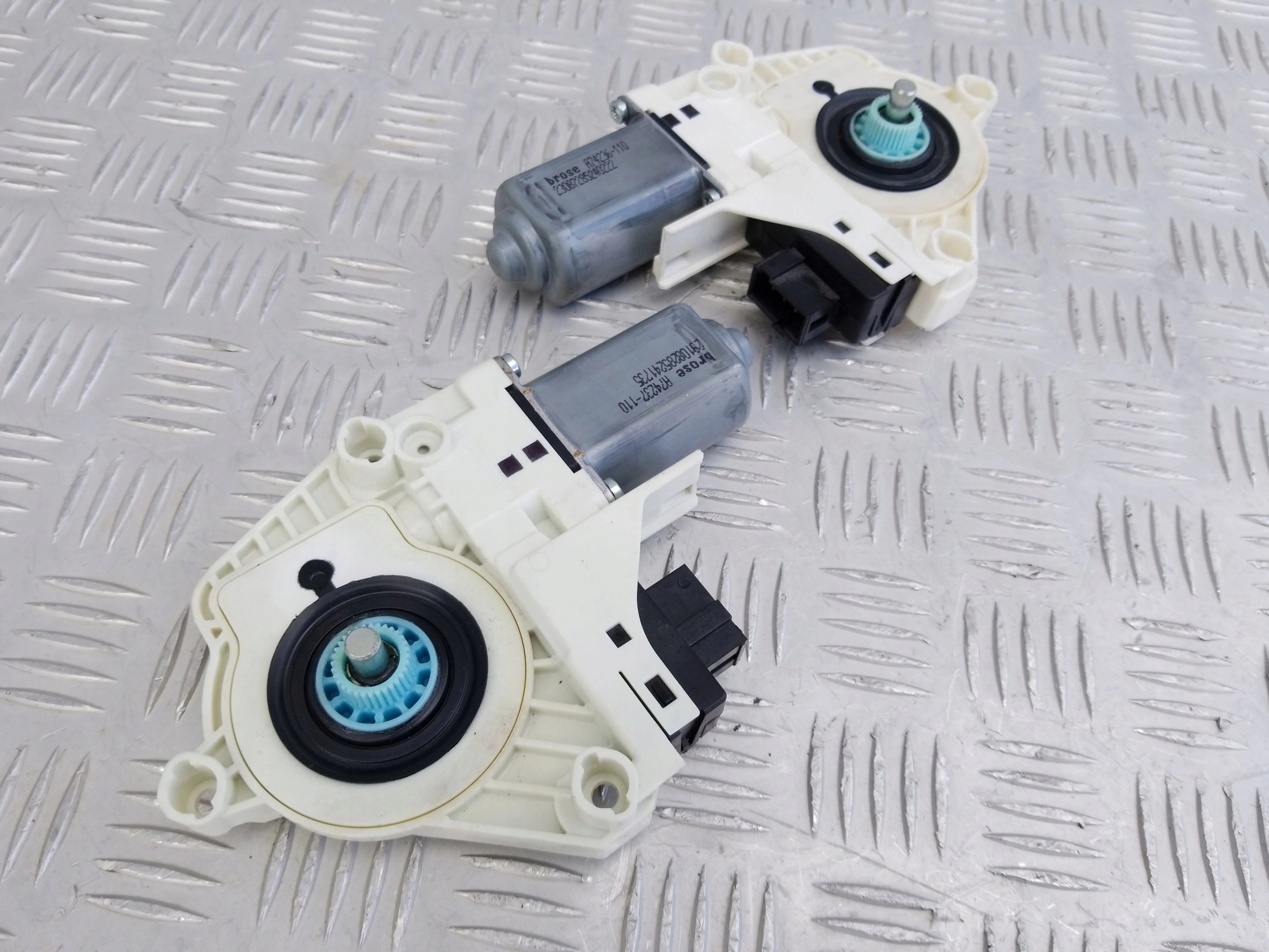 SILNICZEK SIŁOWNIK PODNOSZENIA SZYBY PRAWY SCANIA R - obrazek 15