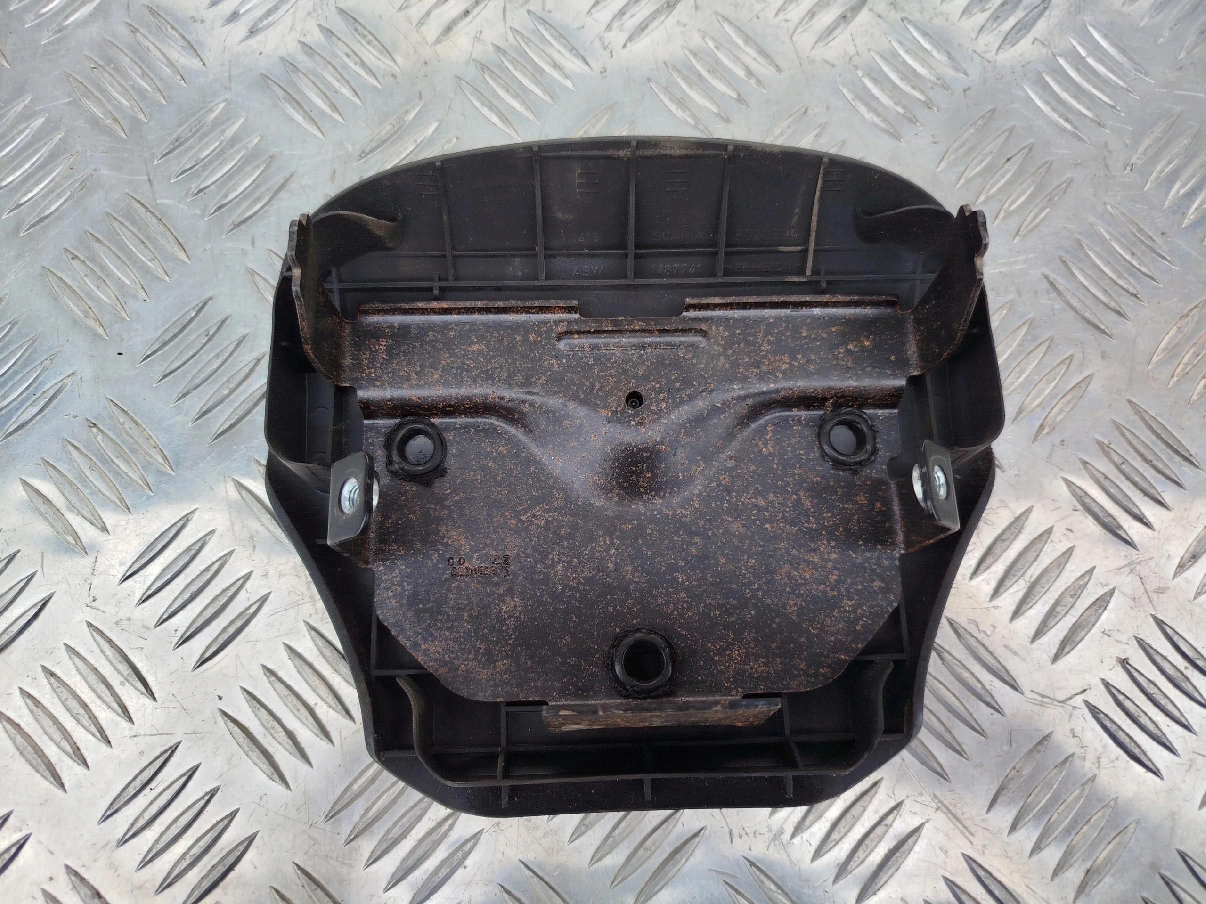 OBUDOWA KIEROWNICY POKRYWA SYGNAŁU DŹWIEKOWEGO SCANIA R - obrazek 2