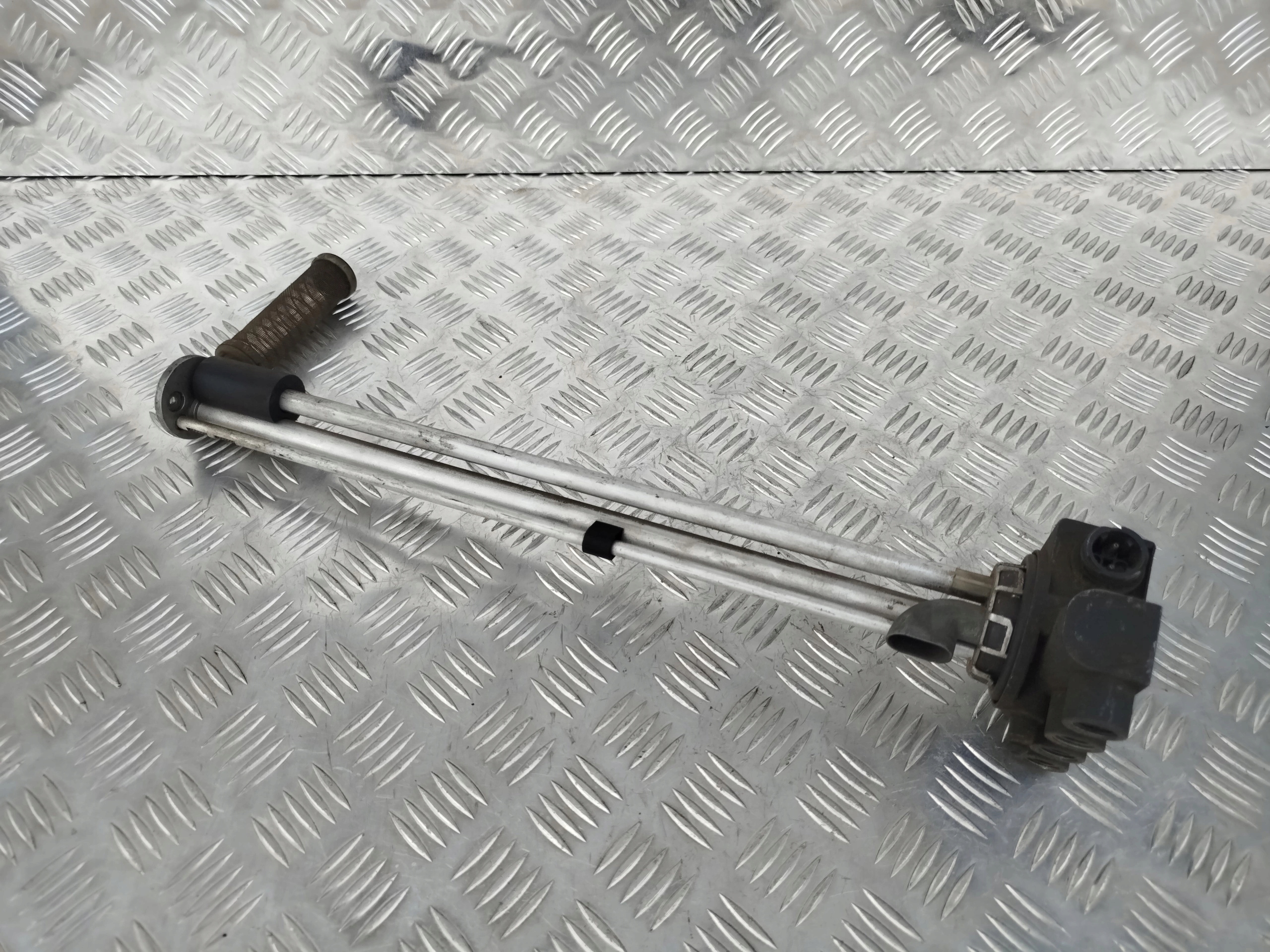 SMOK FAJKA CZUJNIK PALIWA SCANIA HPI MEGA EURO 5 - obrazek 2