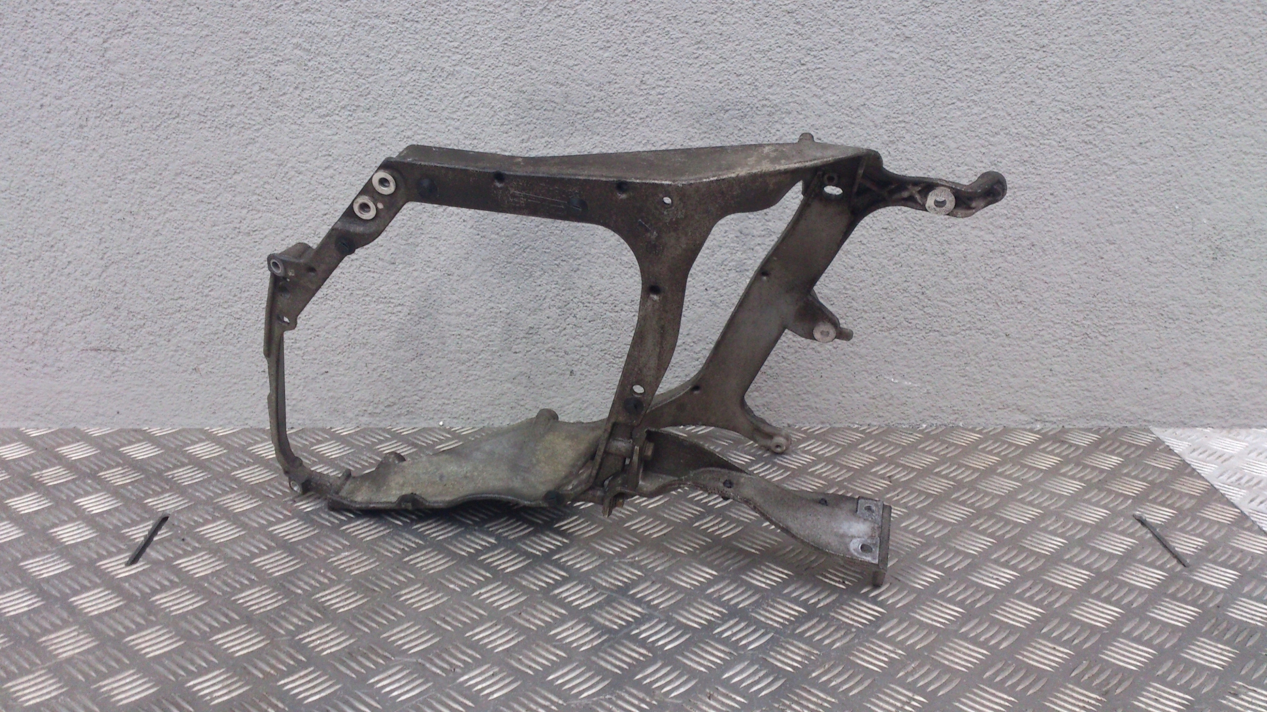 MOCOWANIE REFLEKTORA LAMPY LEWY DAF CF - obrazek 3