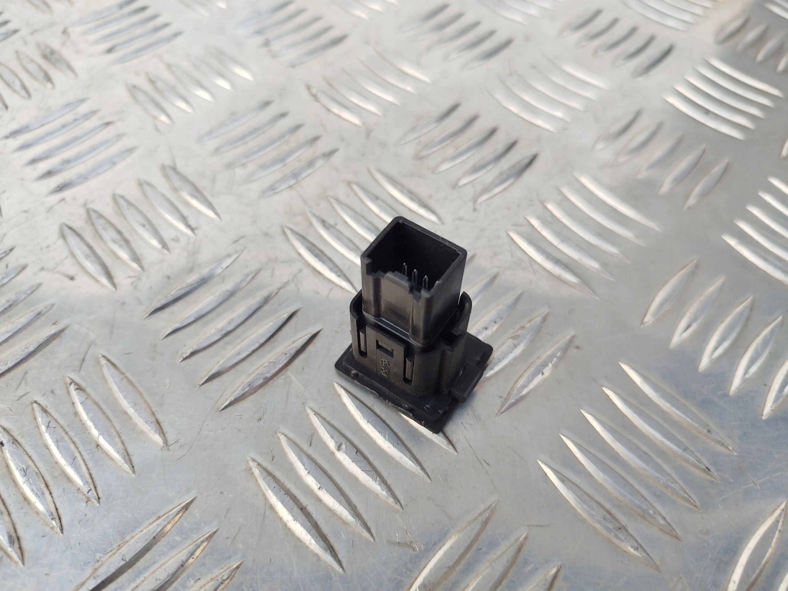 PRZEŁĄCZNIK PRZYCISK SCANIA R 1892246 - obrazek 16